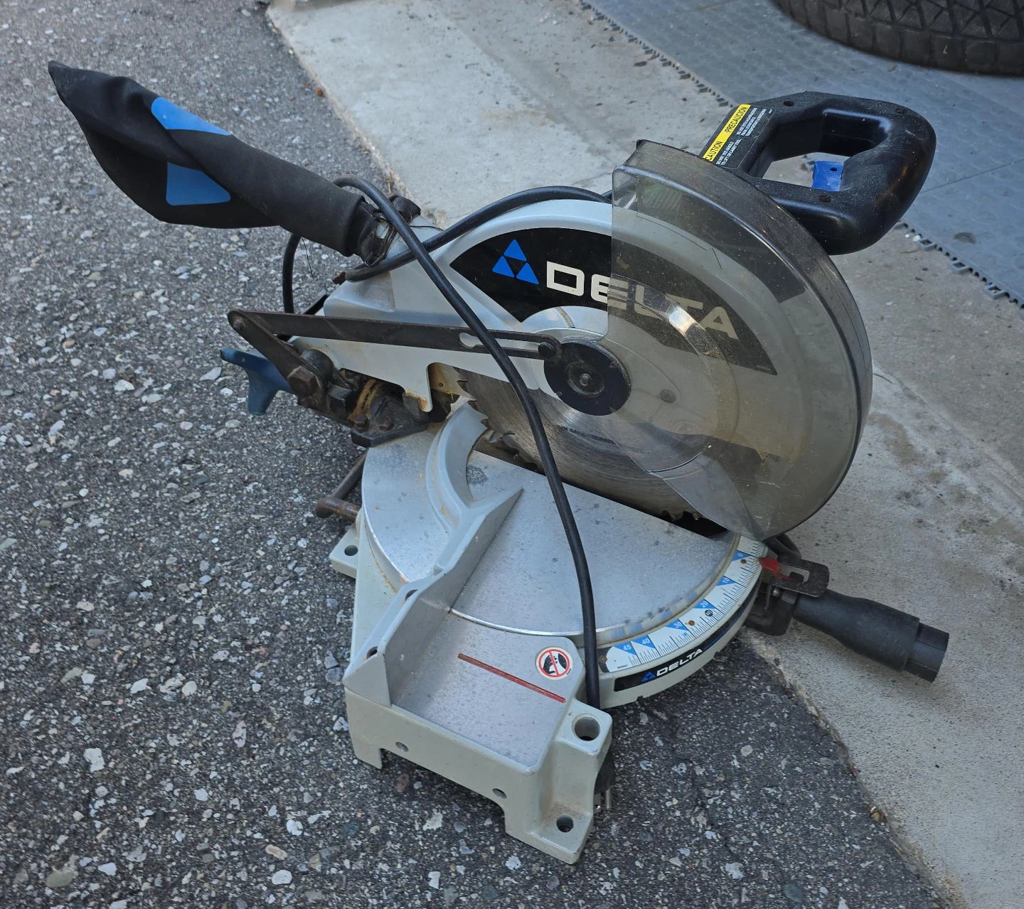 Delta Compound Miter Saw