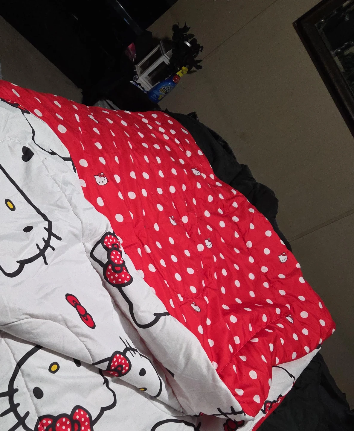 Hello Kitty Comforter with 2 pillow cases  size full