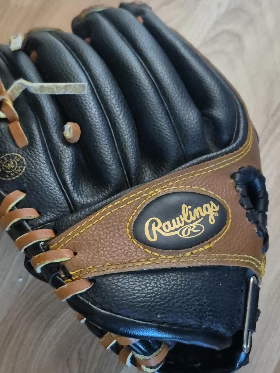 Rawlings Baseball Glove