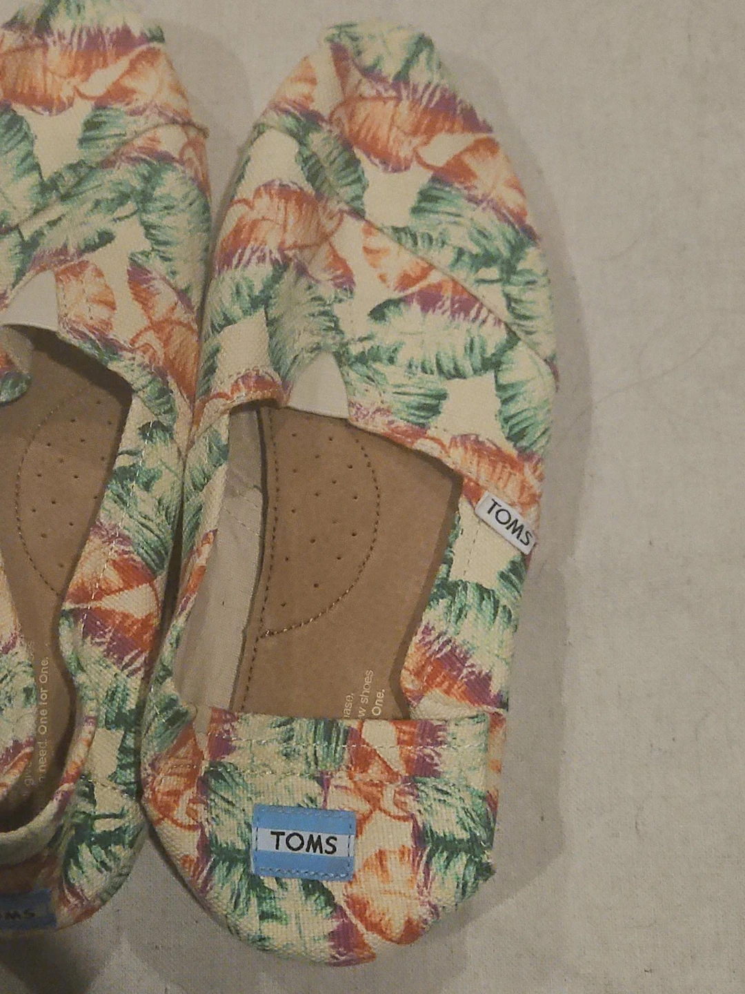 TOMS Flats