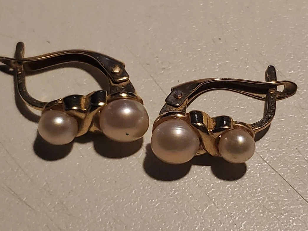 Gold Pearl Drop Earrings