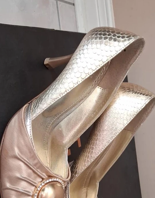 Women's Gold Snakeskin Heel Pumps