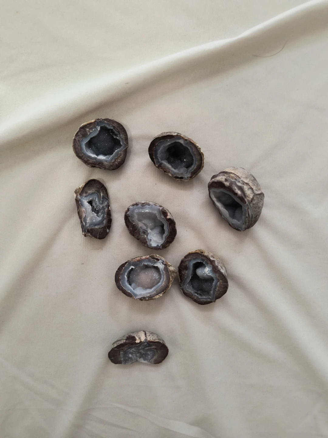 8 small cool geodes