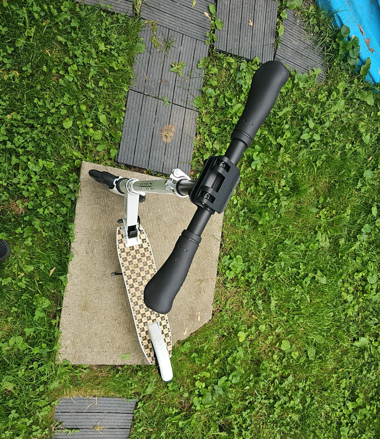 White & Brown Checkered Scooter
