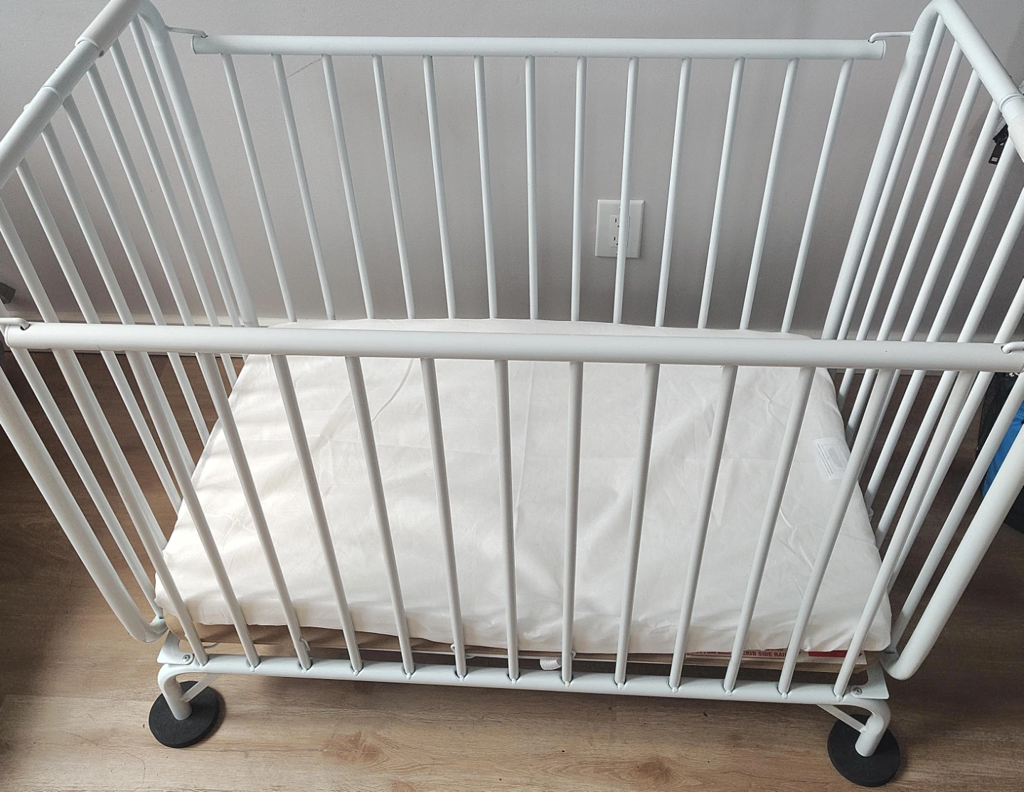 White Metal Baby Crib with Mattress