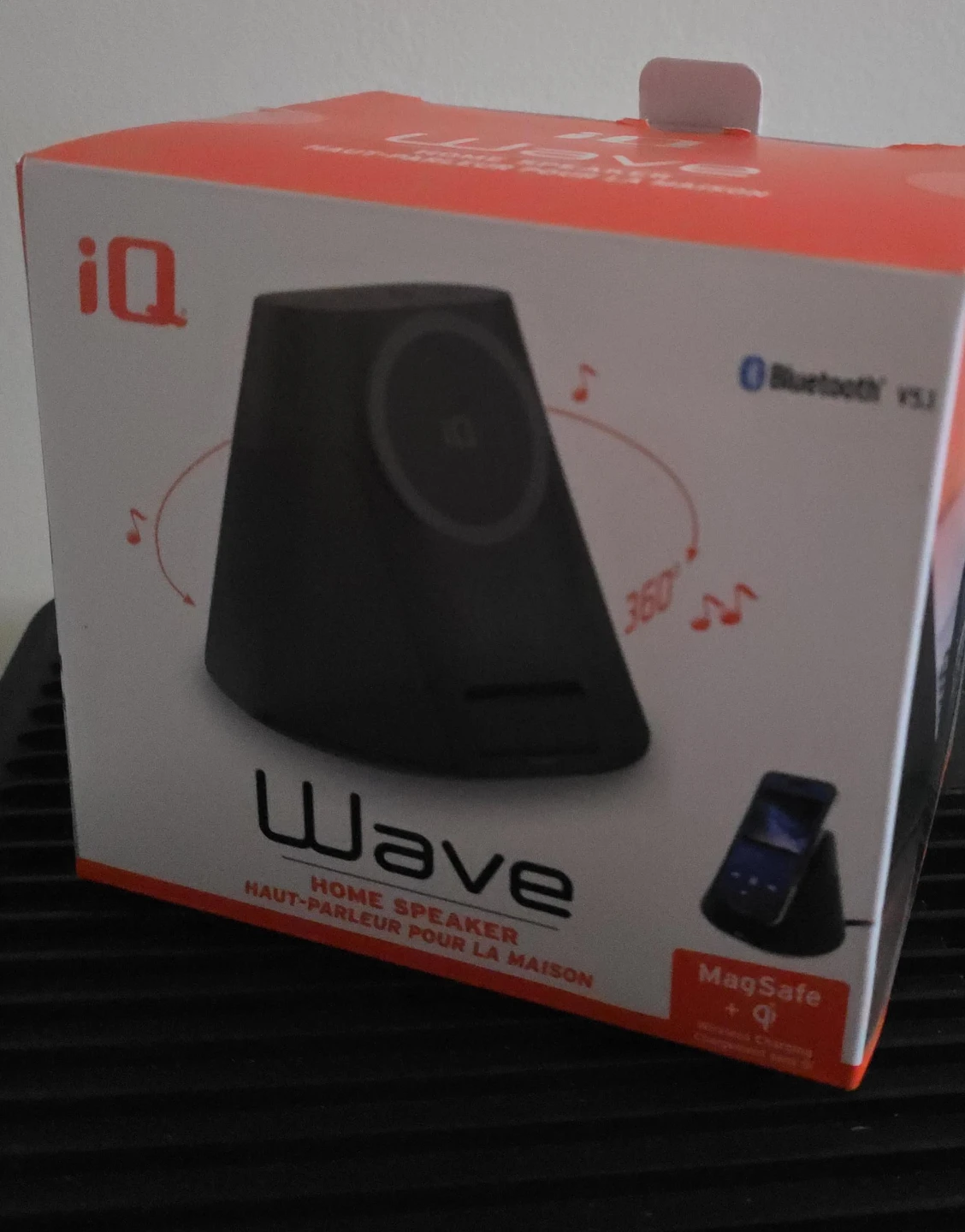 iQ Wave Home Speaker with MagSafe + Qi Wireless Charging