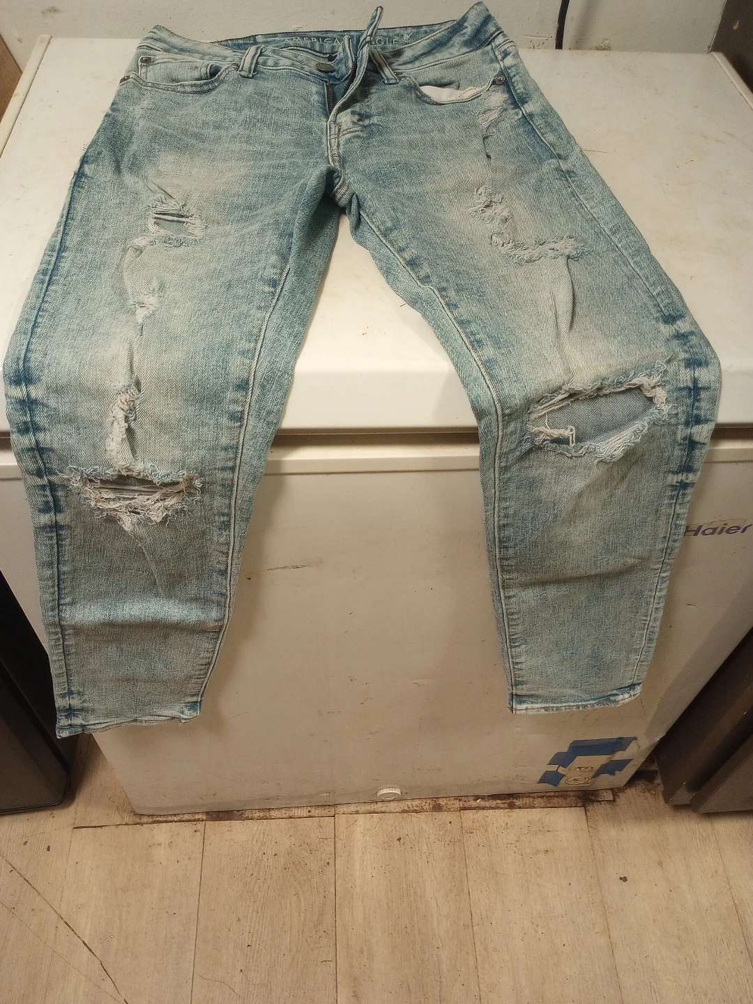 American Eagle Light Wash Distressed Jeans