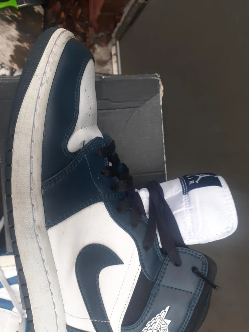 Air Jordan 1 Mid SE Sneakers - Dark Teal/White