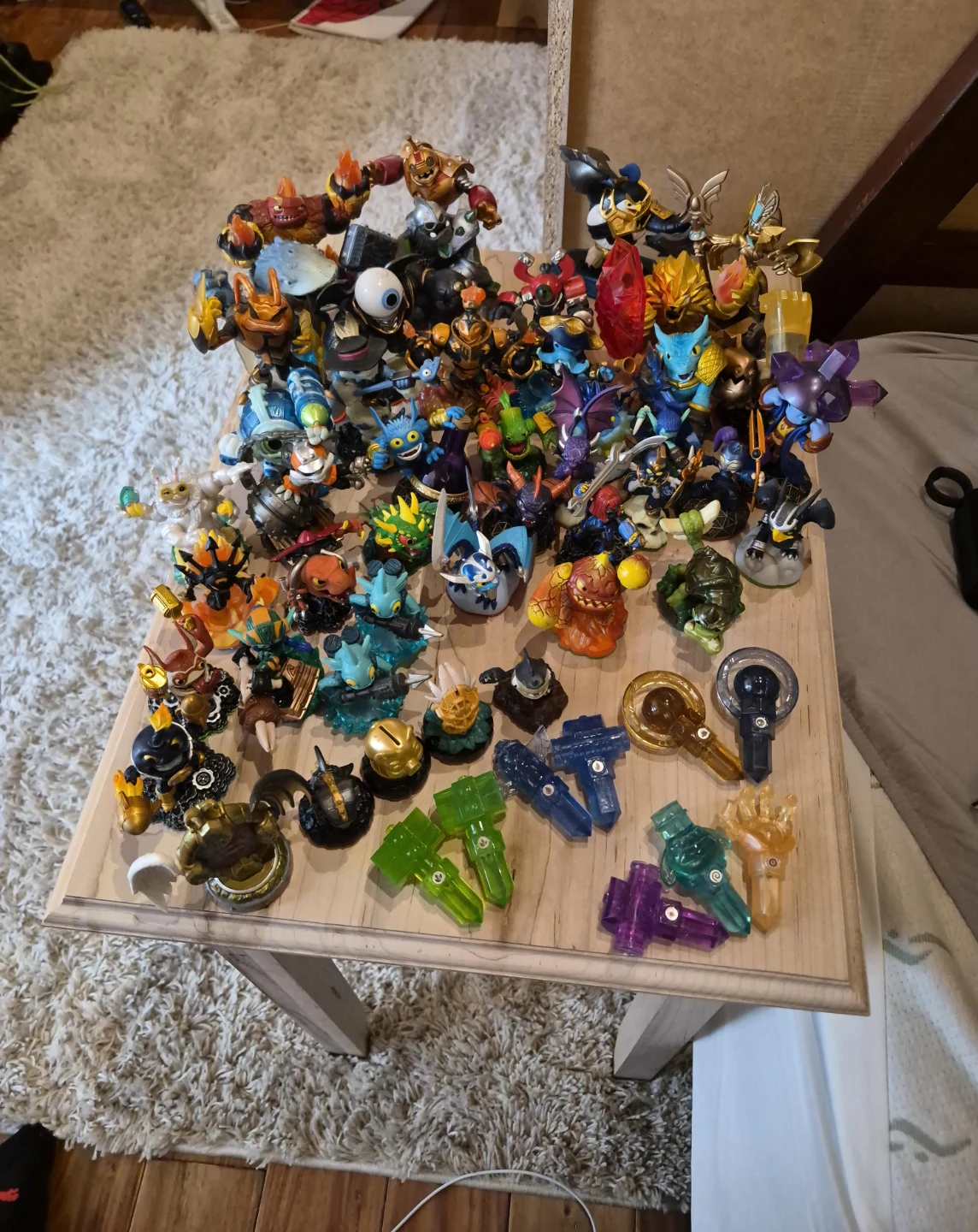 Large lot of Skylanders figures and accessories