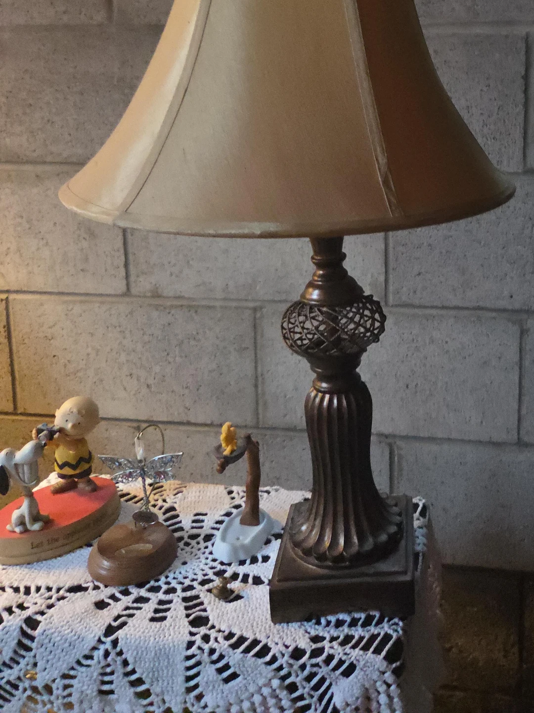 Vintage Style Table Lamp with Ornate Base