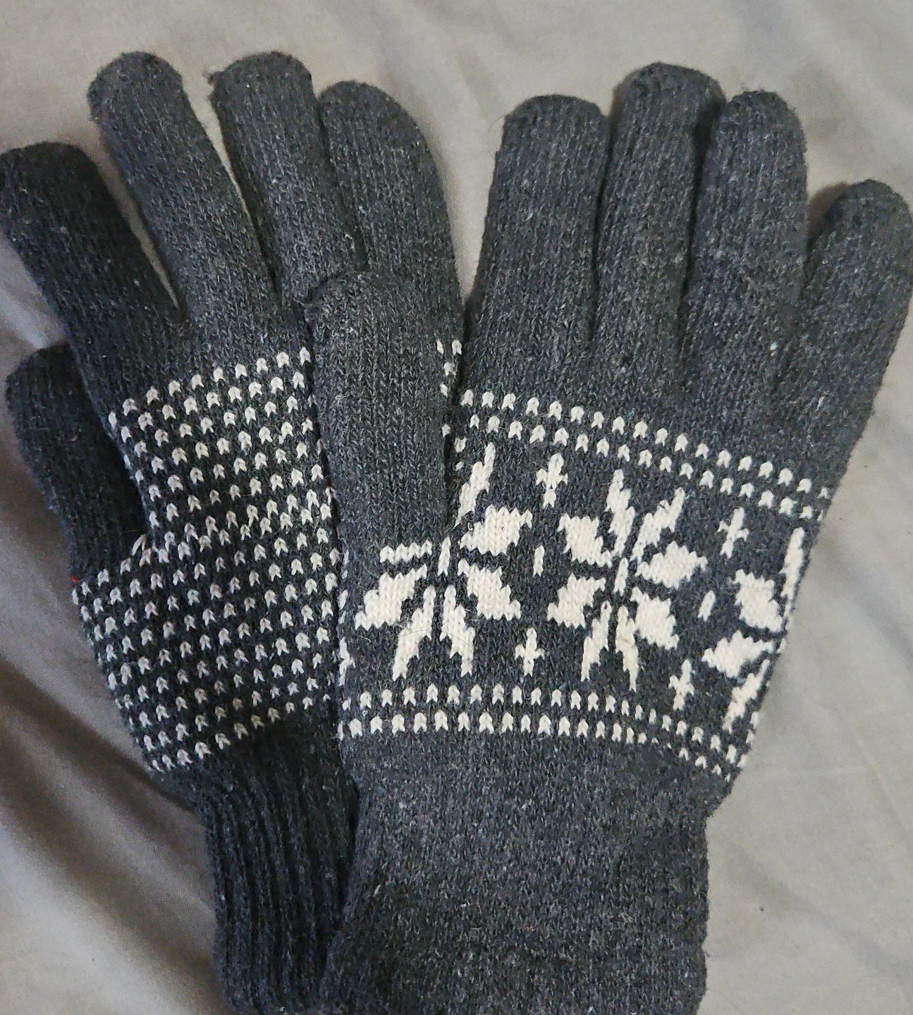 Women's Snowflake Knit Gloves