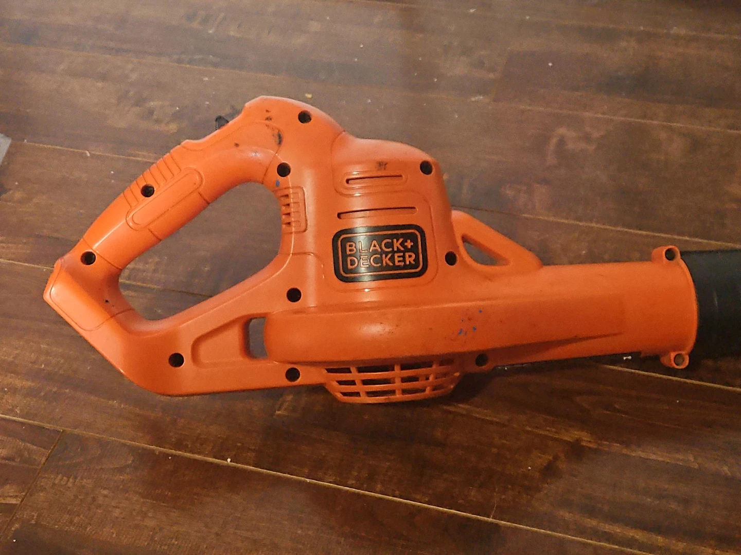 Black+Decker LSW221 Cordless Leaf Blower