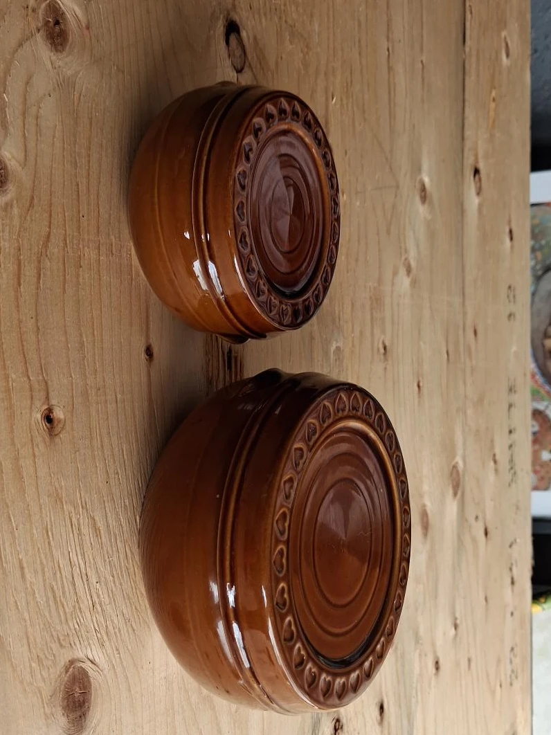 Set of 2 Brown Ceramic Bowls with Heart Detail