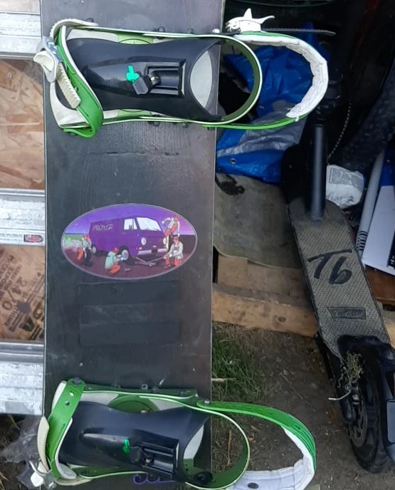 SOLID Snowboard with Bindings