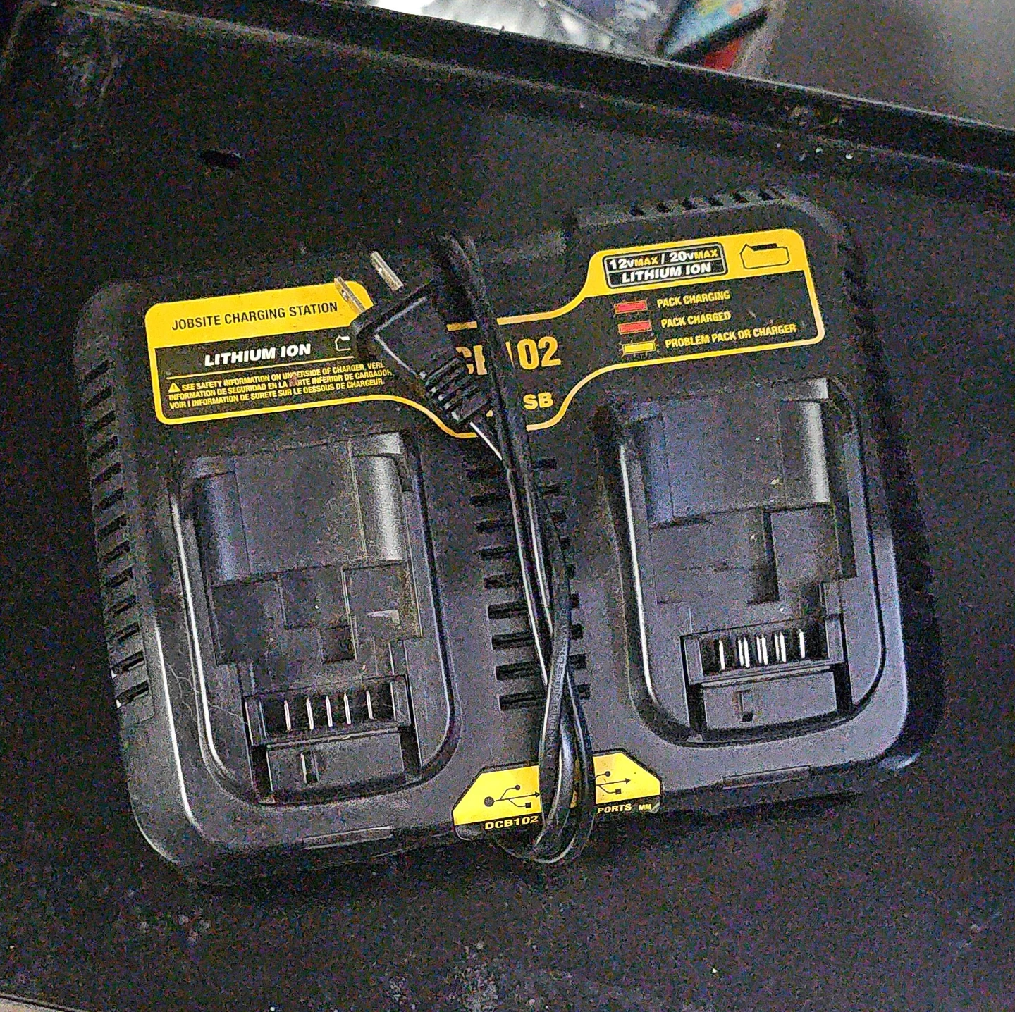 DEWALT DCB102 12V/20V MAX Lithium Ion Dual Port Charger