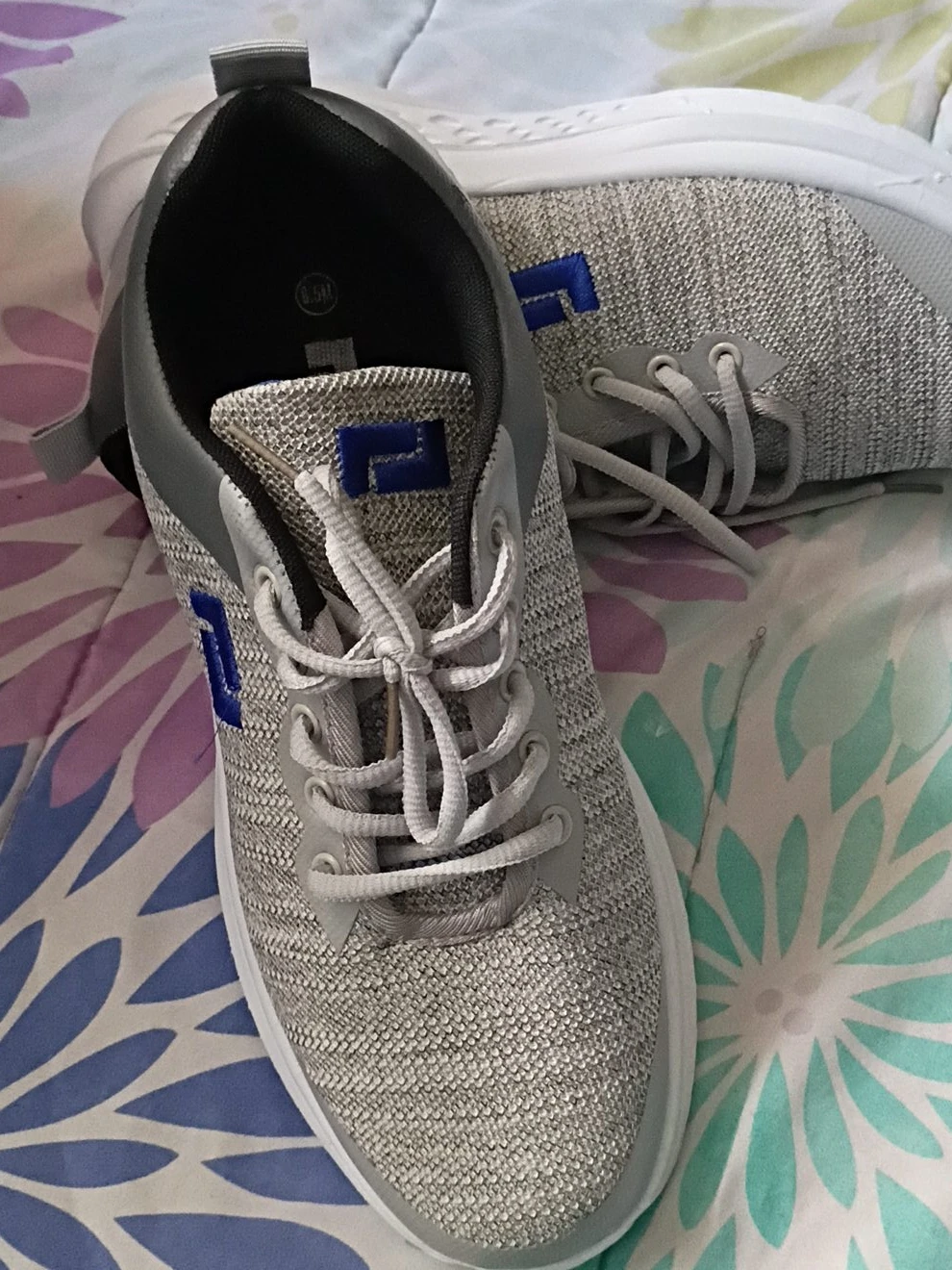 Men's Gray Athletic Shoes Size 8.5M