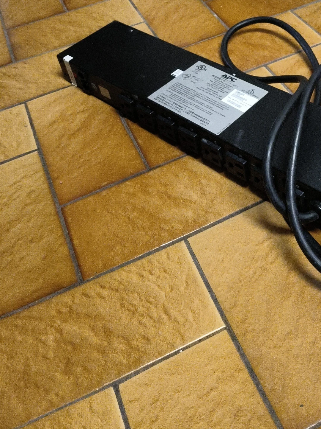 APC Rack Power Distribution Unit