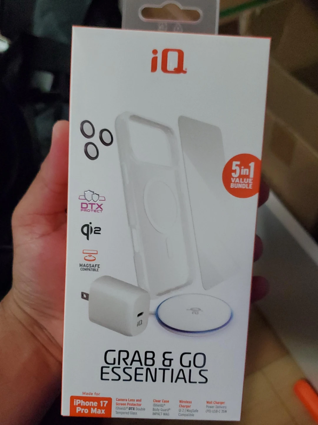 iQ 5-in-1 Essentials Bundle for iPhone 17 Pro Max