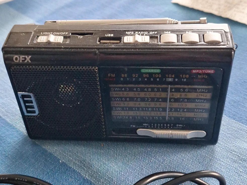 QFX Portable AM/FM Radio