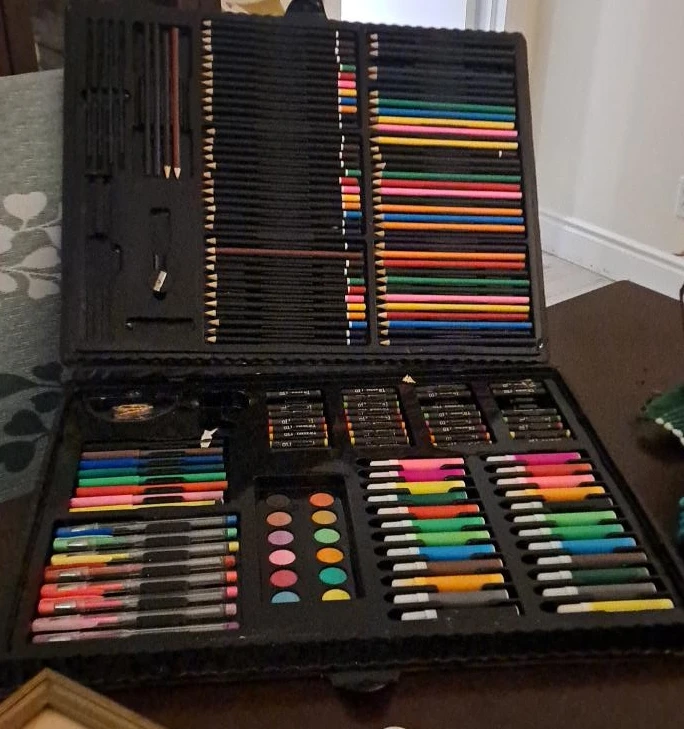 Comprehensive Deluxe Art Supply Kit