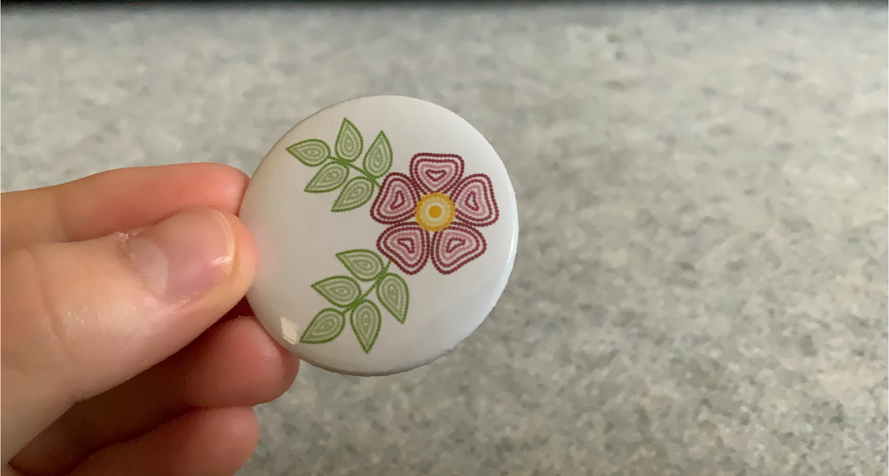 Floral pattern pin badge (Hand made)