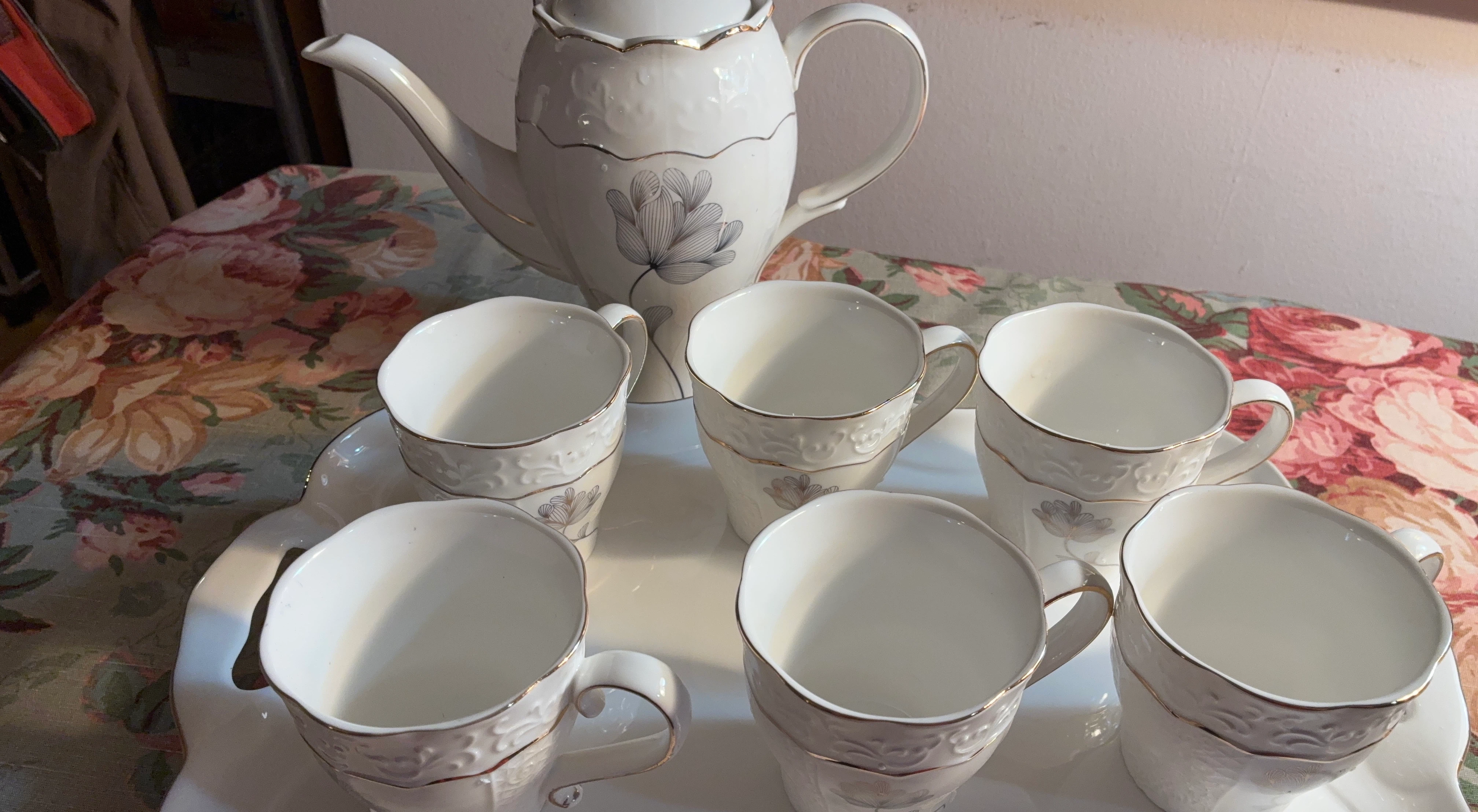 Porcelain Tea Set with Teapot, matching tray and 6 Cups