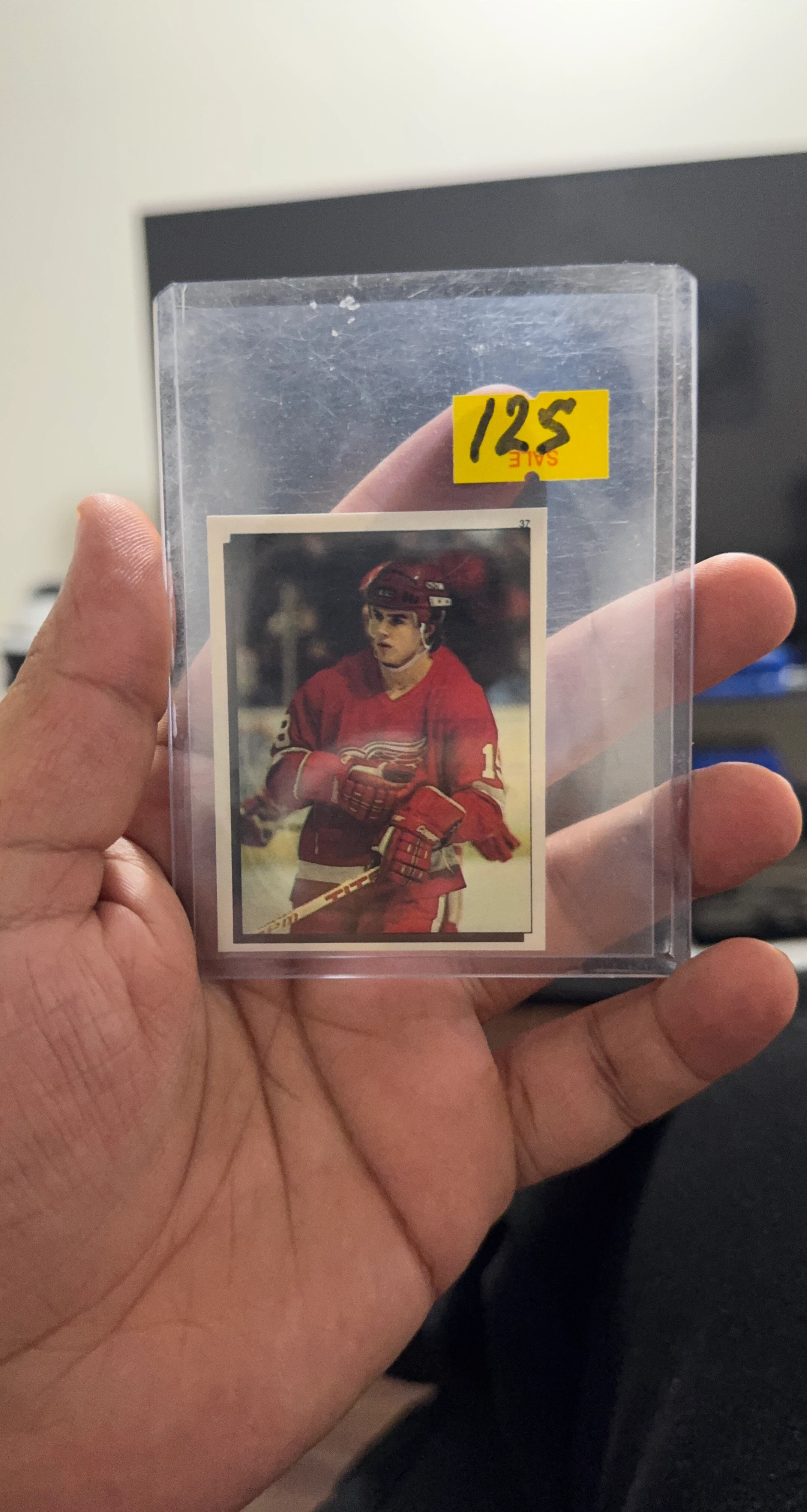 O-Pee-Chee Steve Yzerman Hockey Card