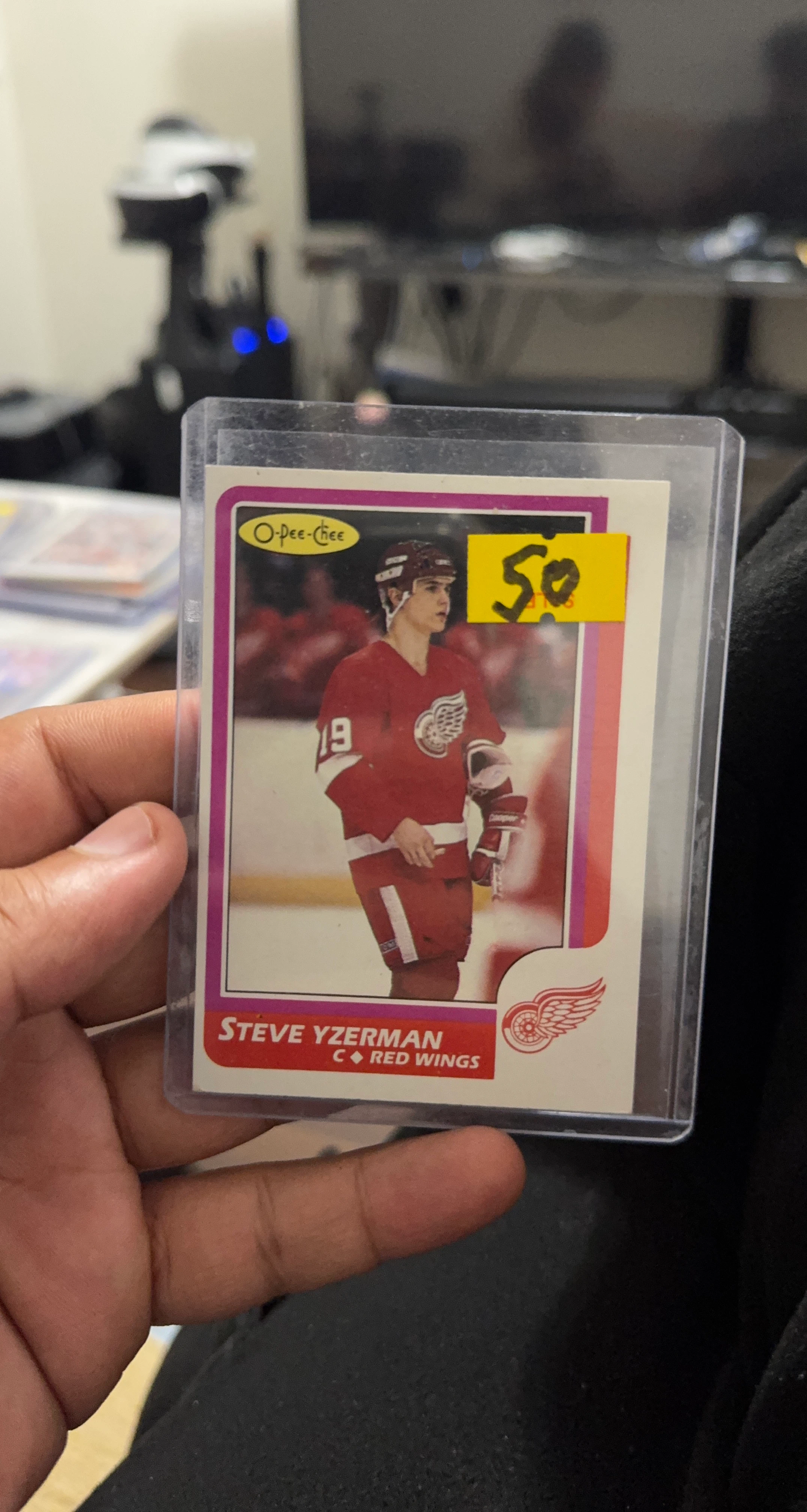 O-Pee-Chee Steve Yzerman 1986 Hockey Card