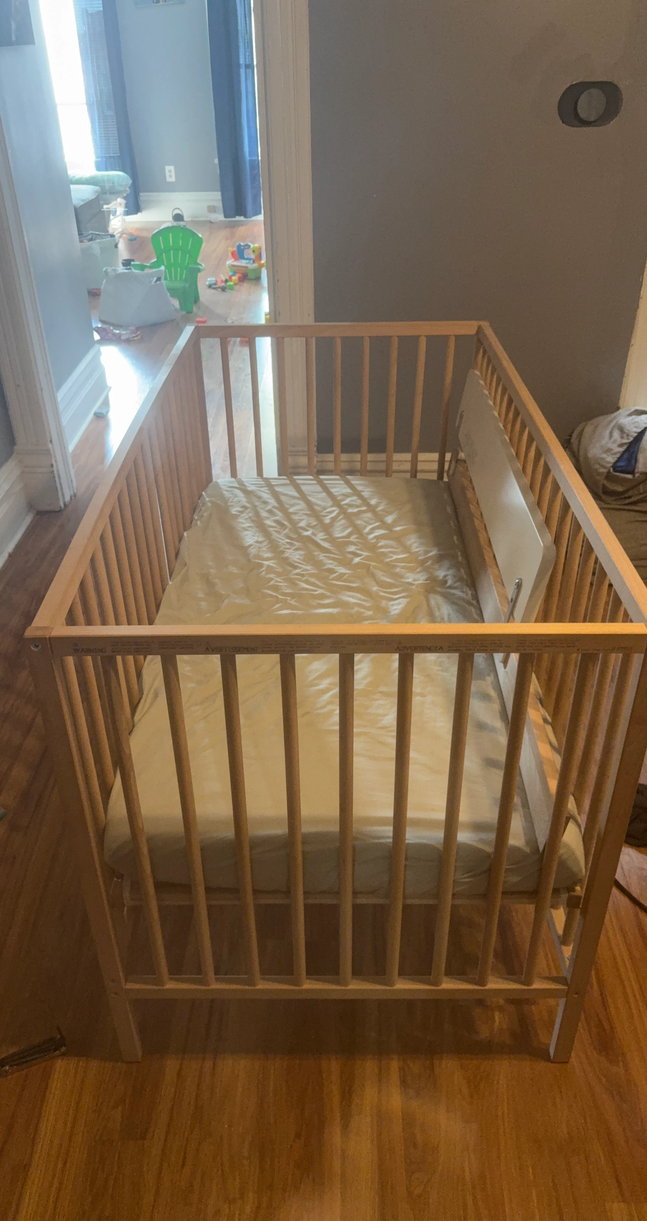 Wooden Baby Crib with Mattress