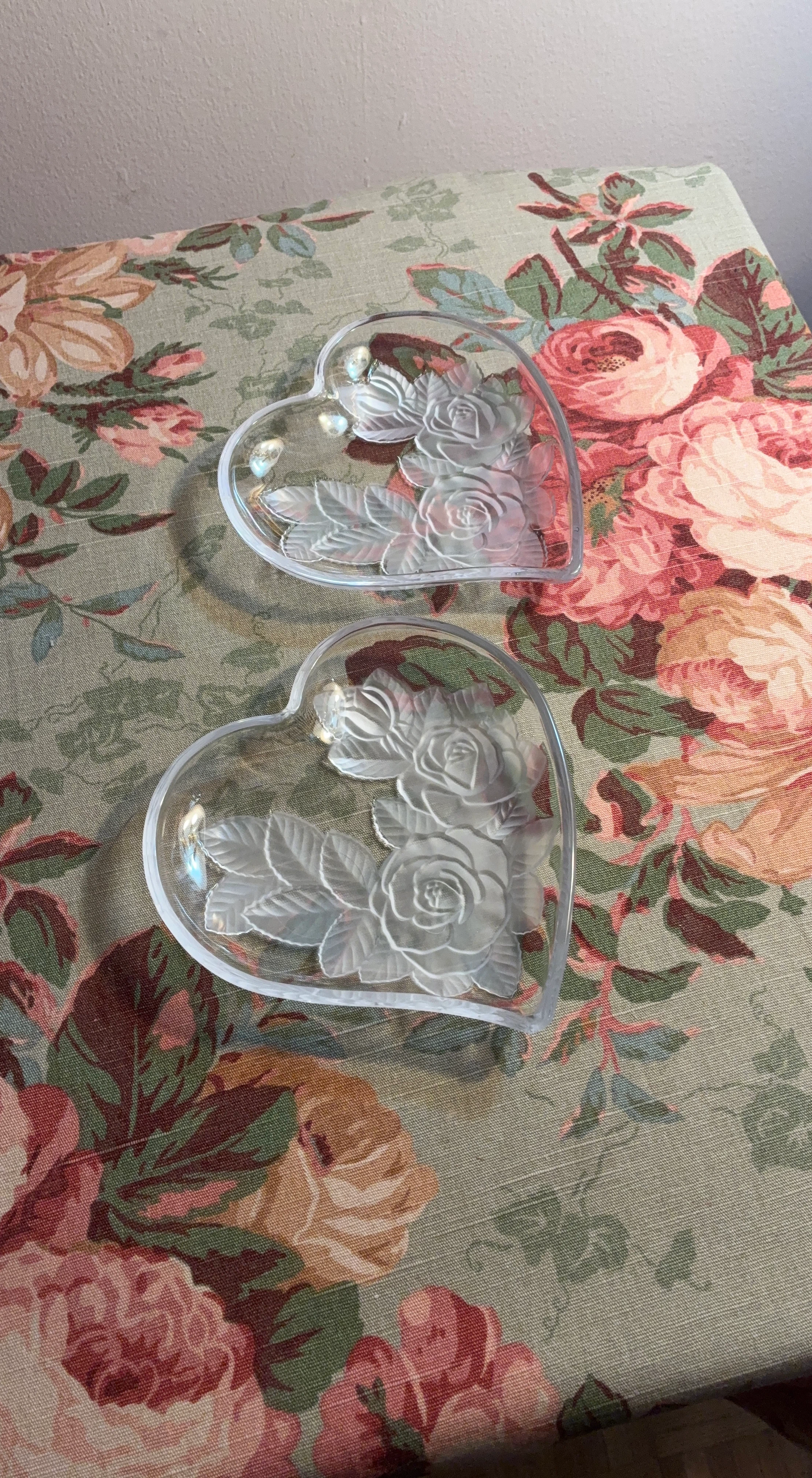 Set of 2 Glass Heart Dishes