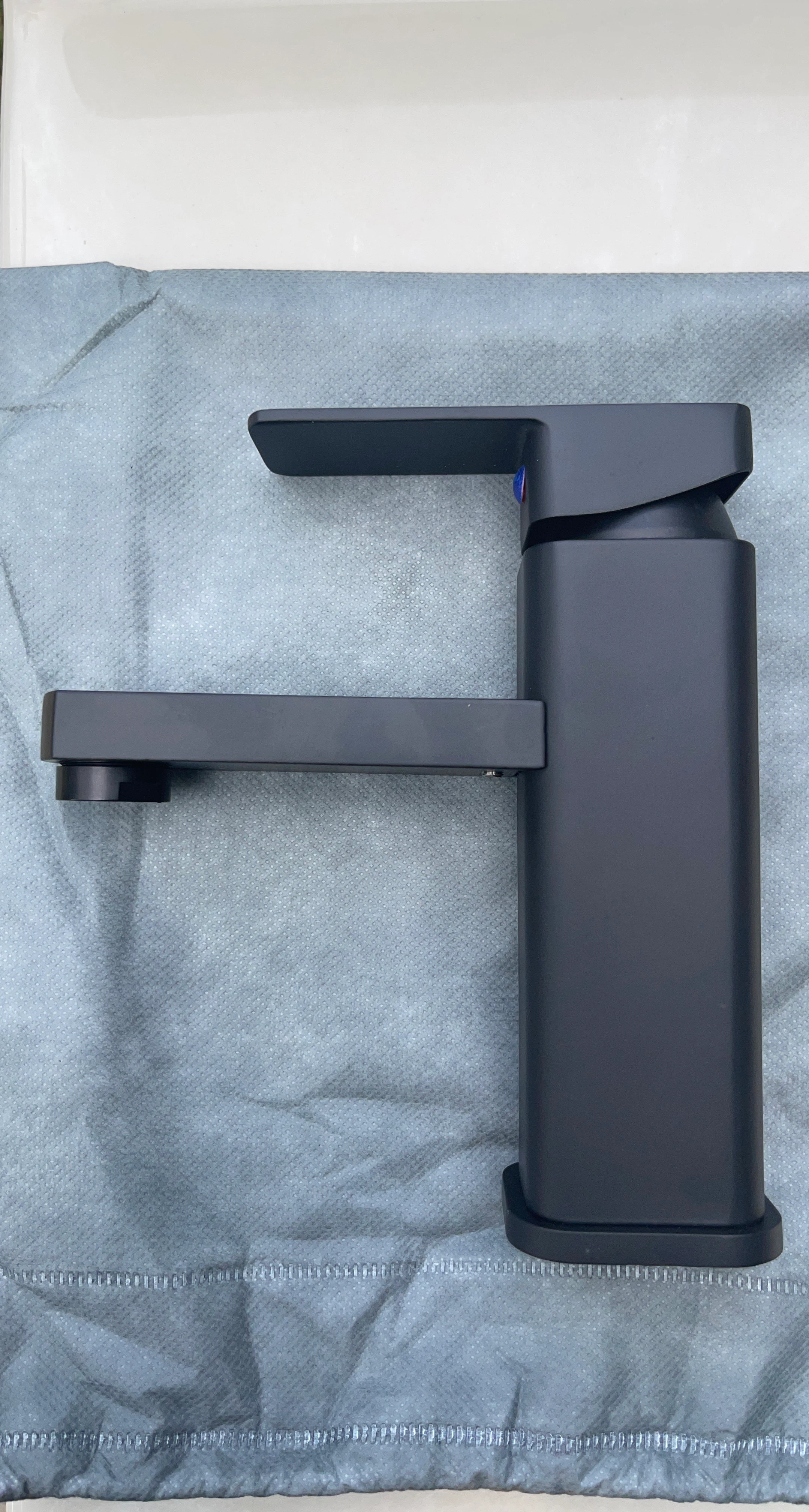 Modern Matte Black Bathroom Faucet