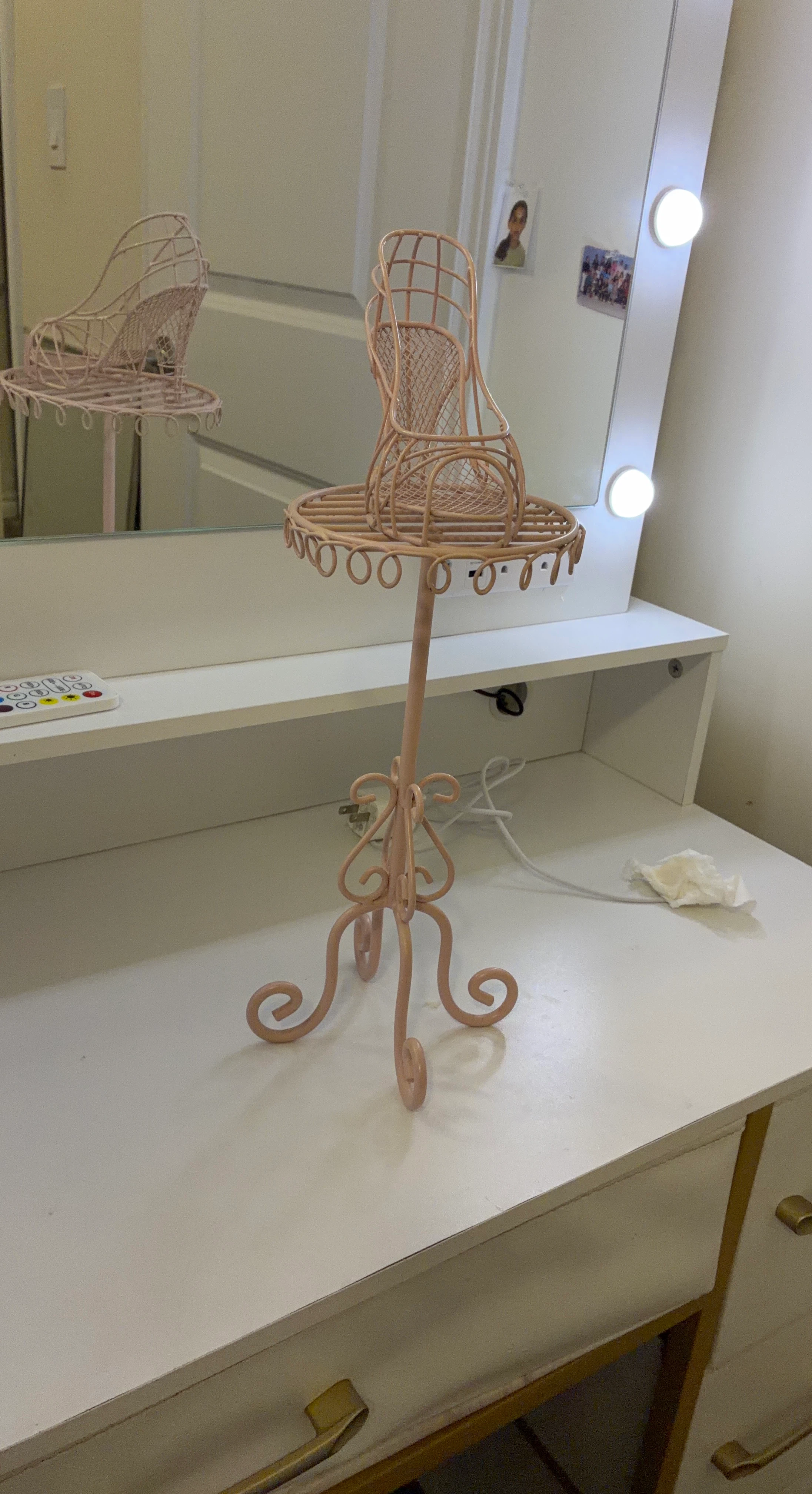 Pink Wire High Heel Jewelry Stand
