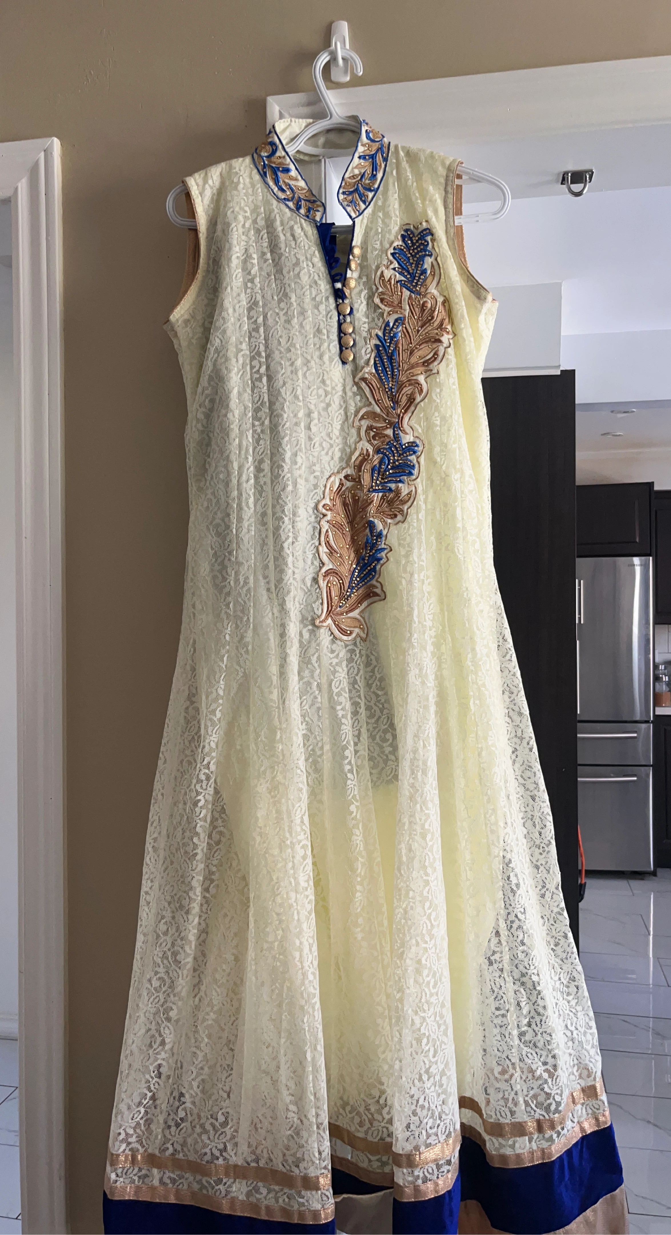 Cream and blue sleeveless lace Anarkali dress