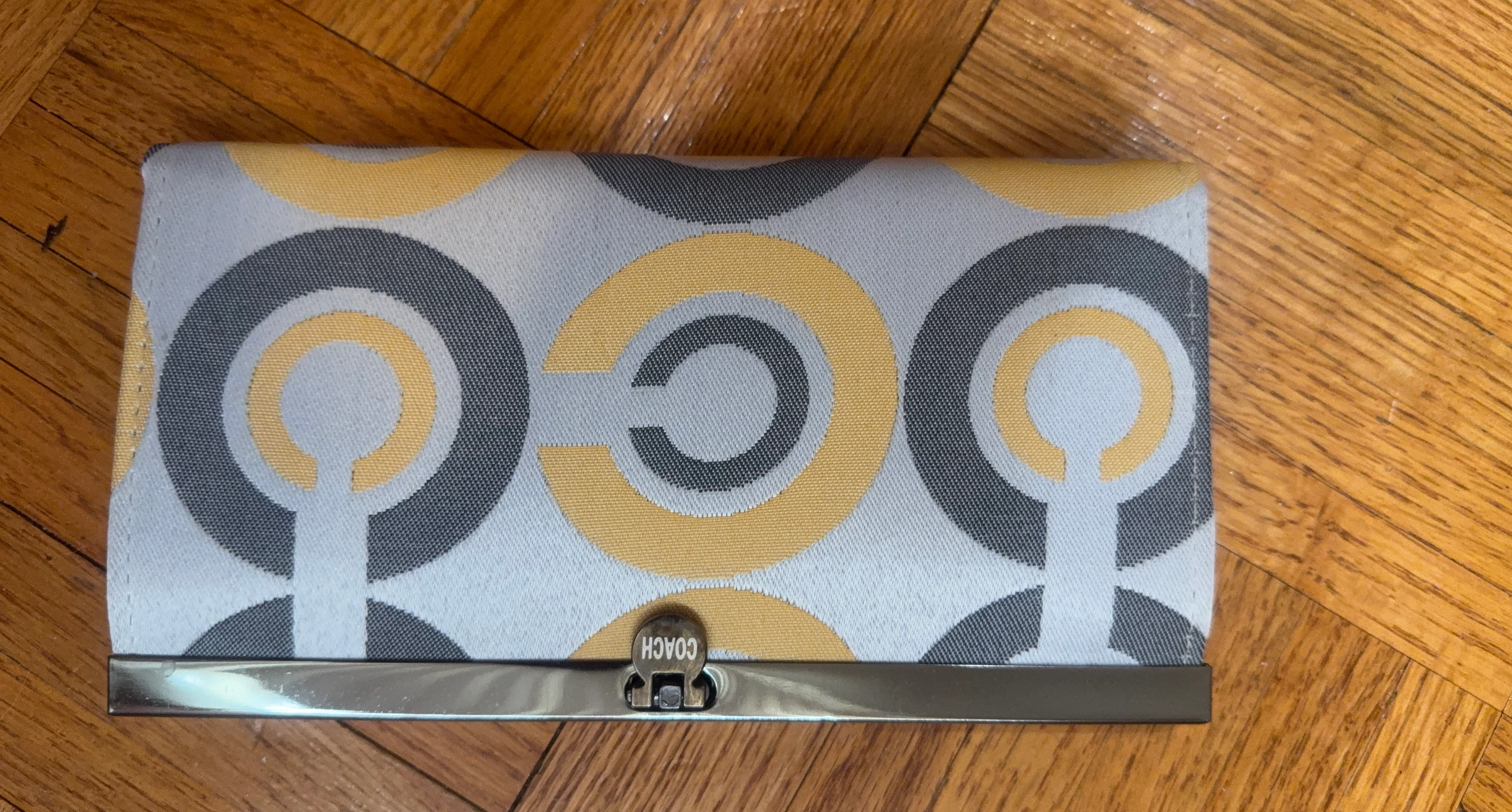 Coach Signature Print Kisslock Frame Wallet