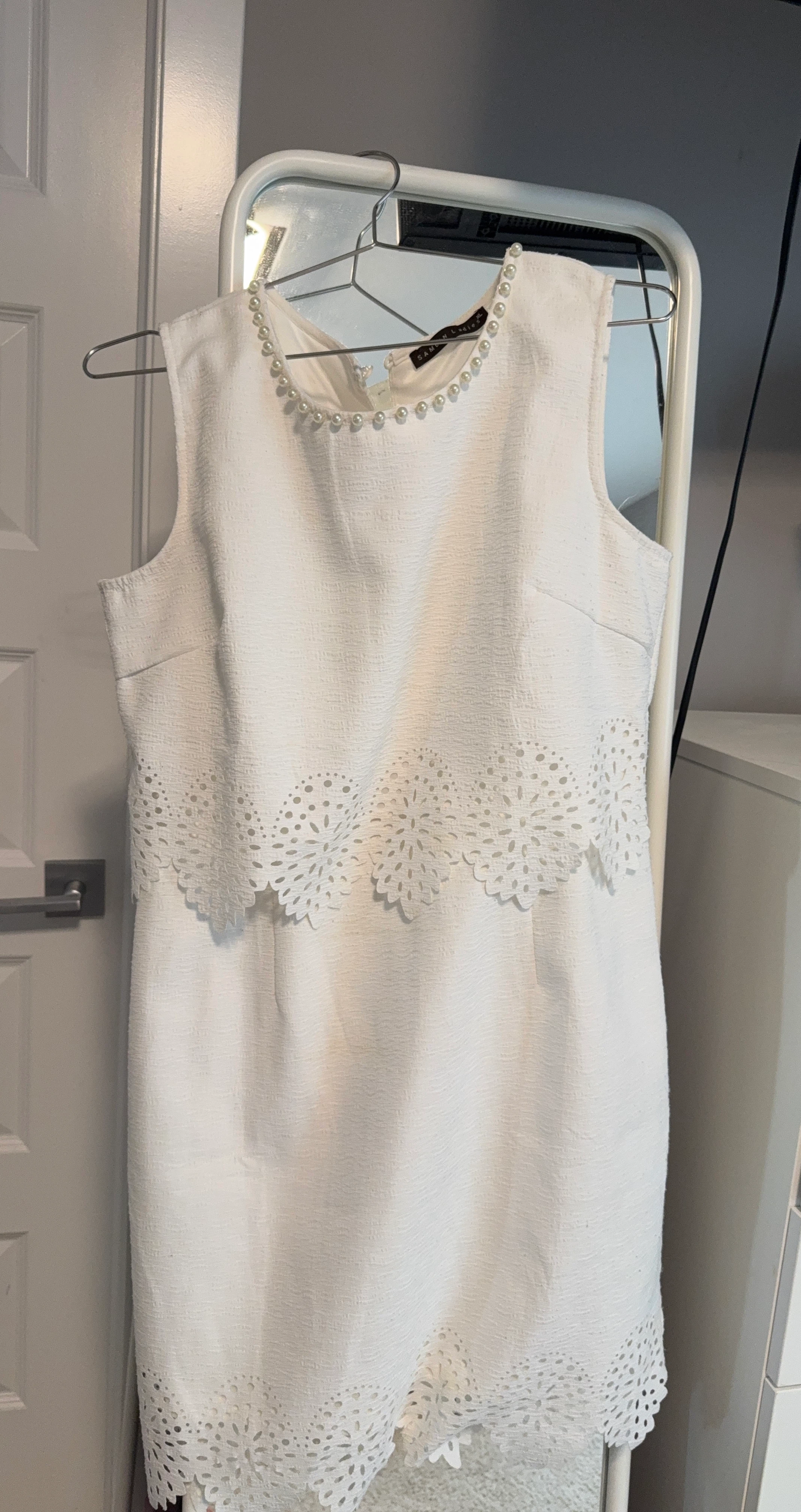 Samn Ladies White Sleeveless Dress