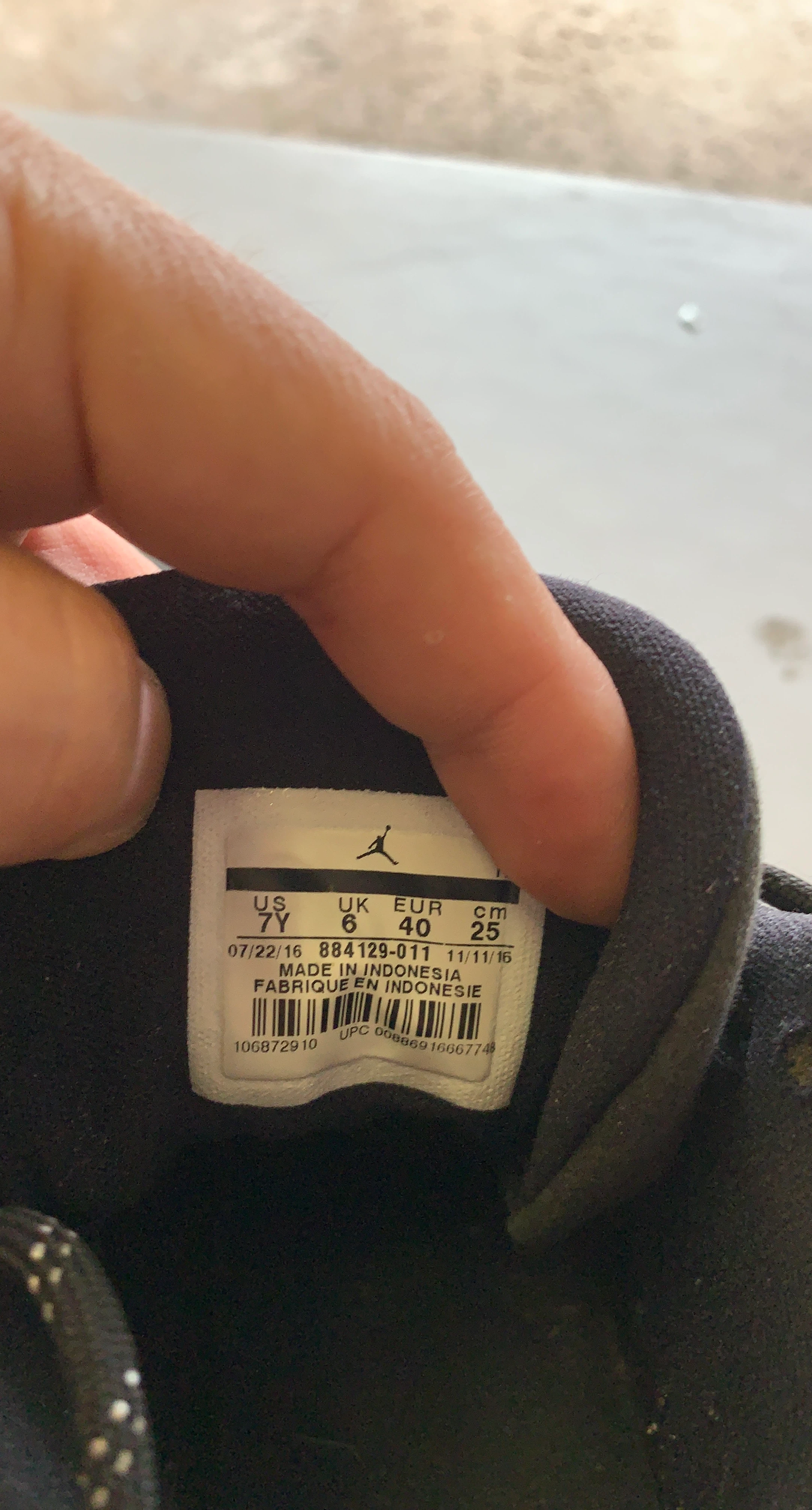 Jordan 13 Retro Black Size 7Y
