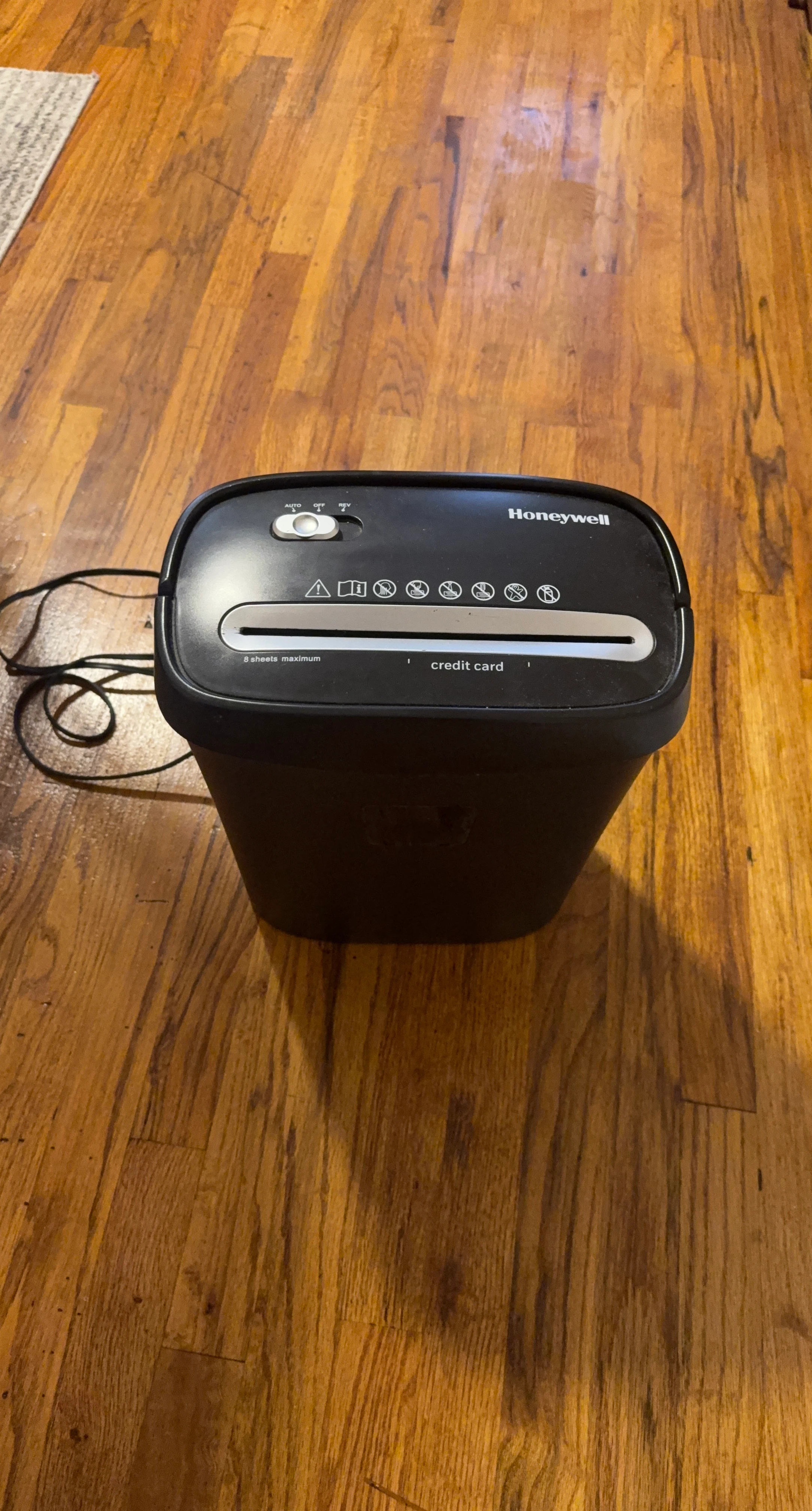 Honeywell 8-Sheet Paper Shredder