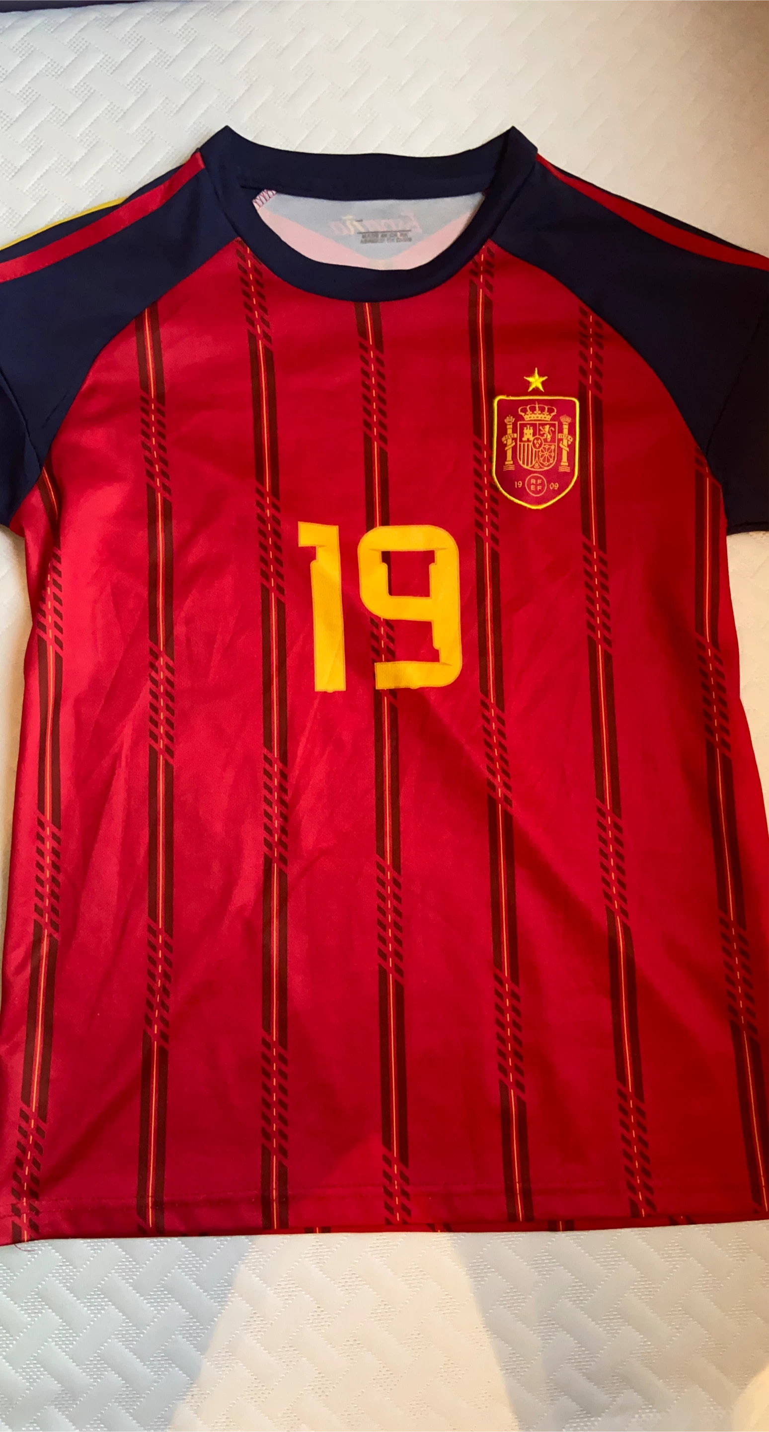 Spain Lamine Yamal #19 Soccer Jersey