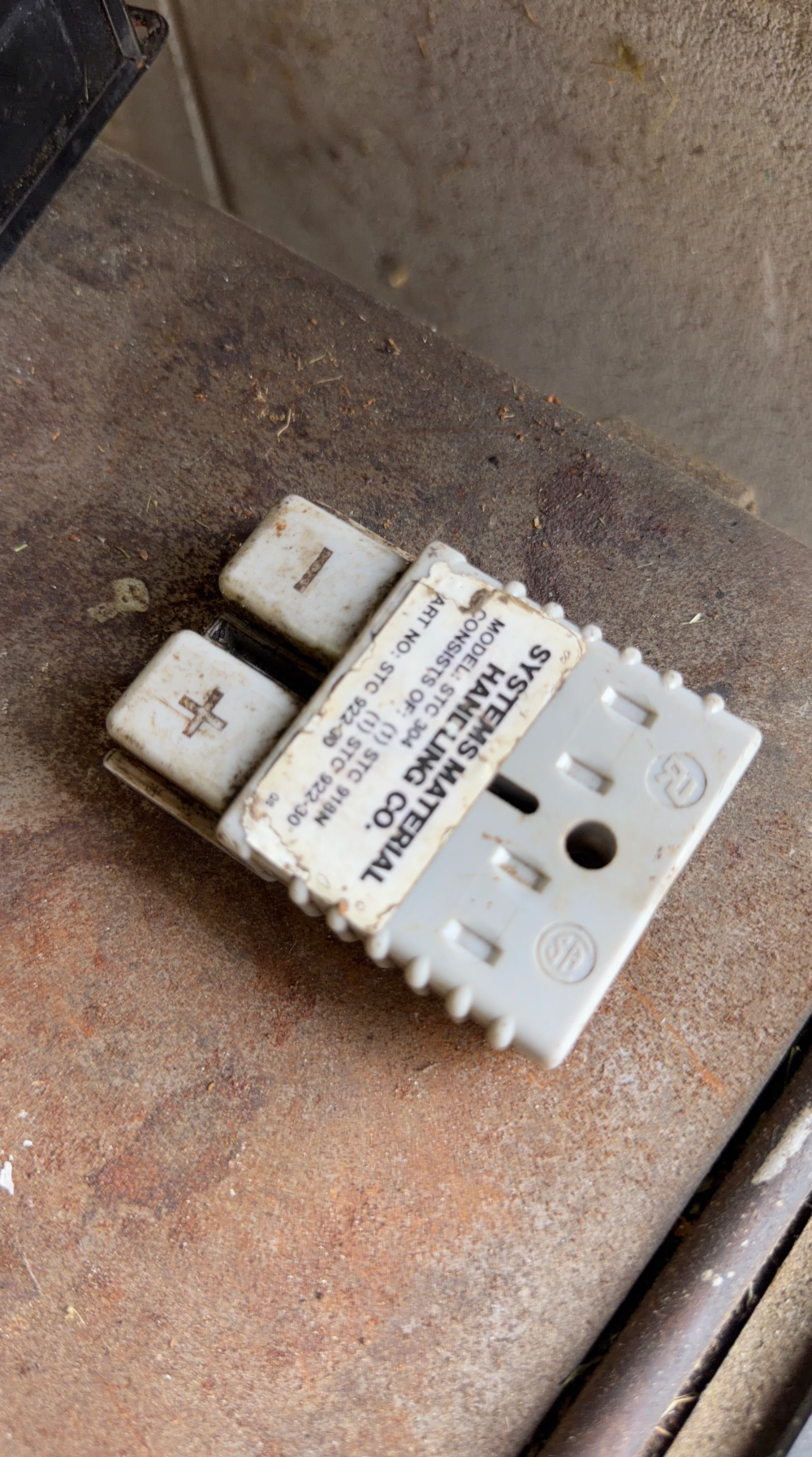 Systems Material Handling Co. Battery Connector STC 304