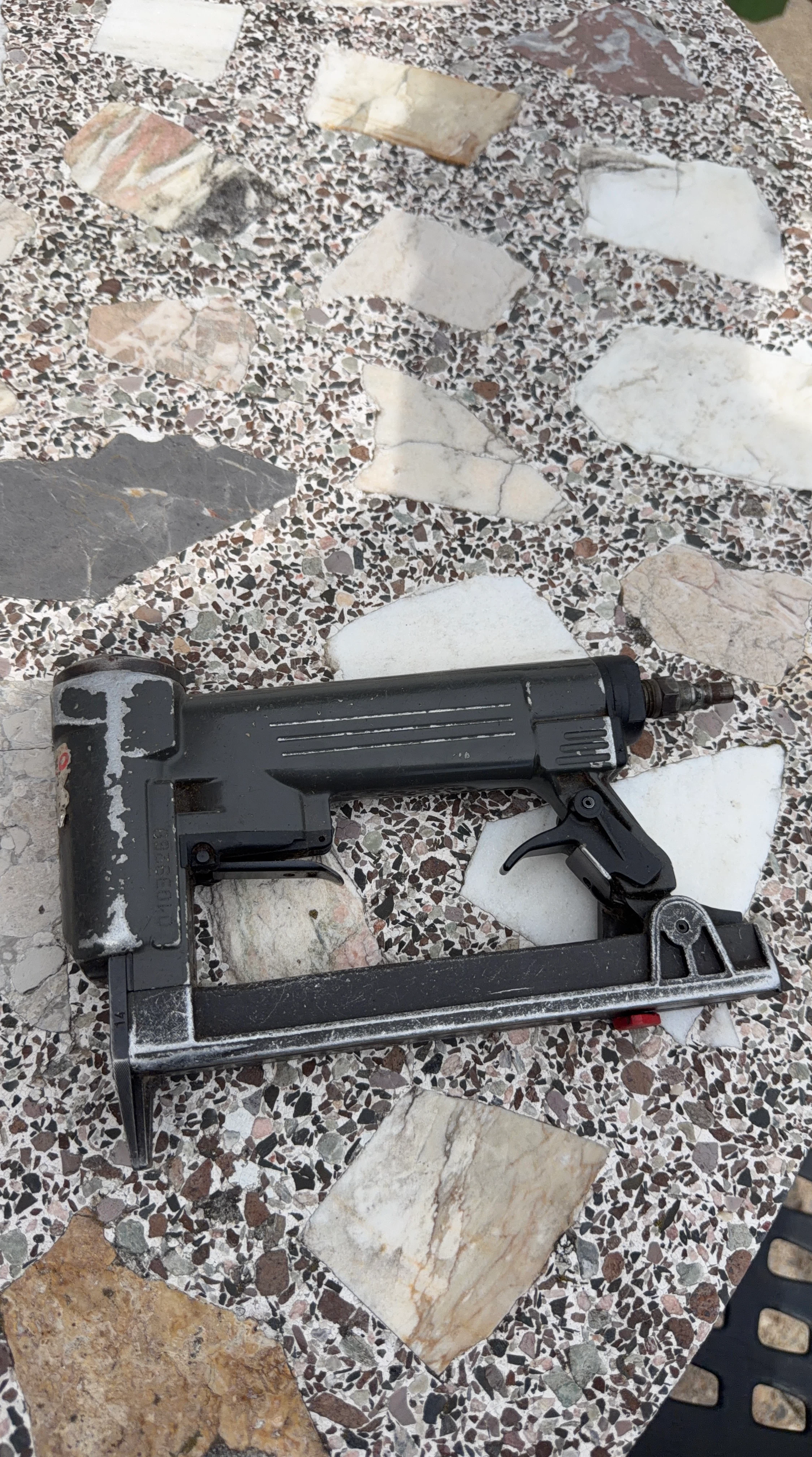 Pneumatic Staple Gun