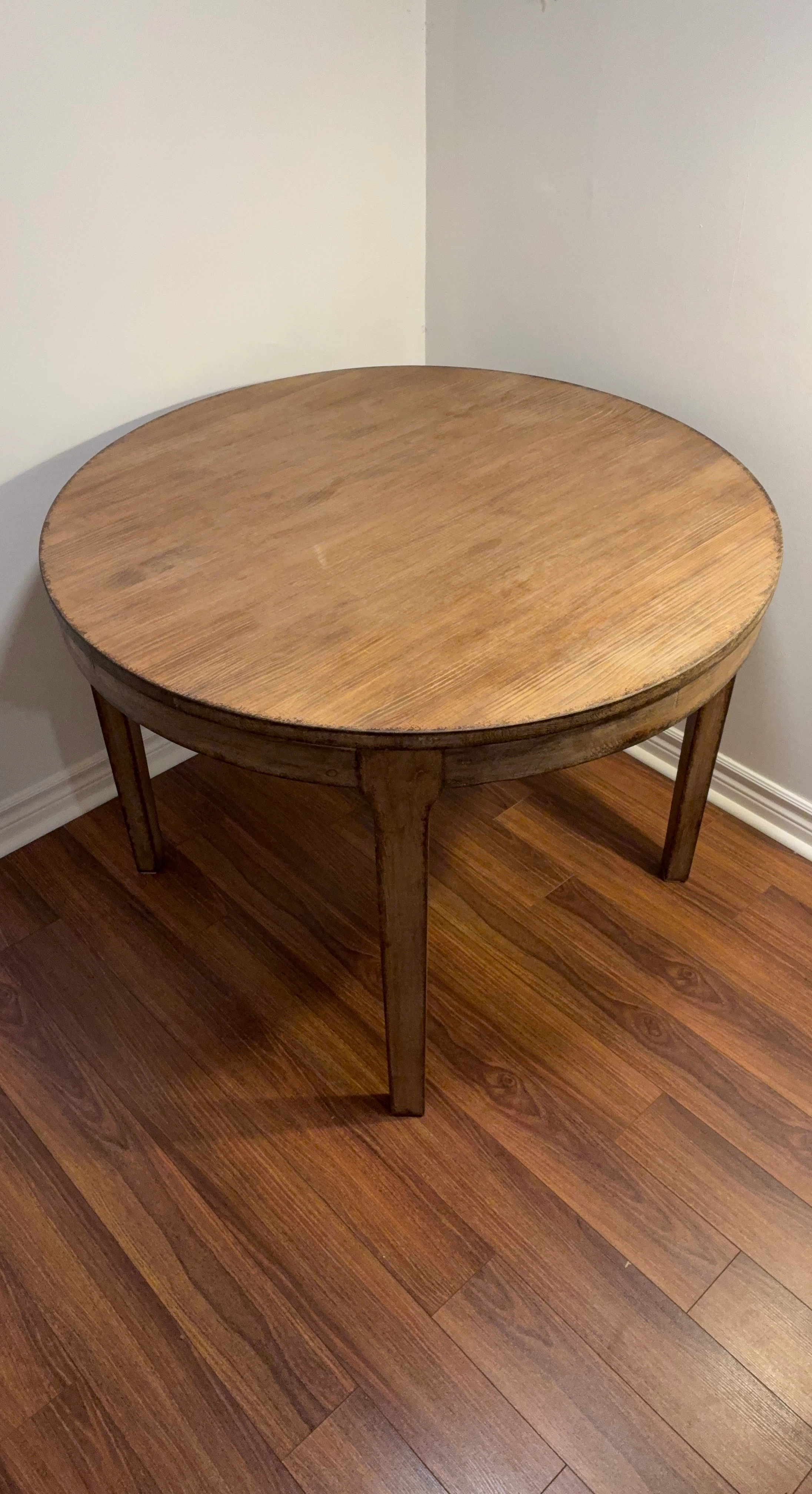 Round wooden table (downsizing)