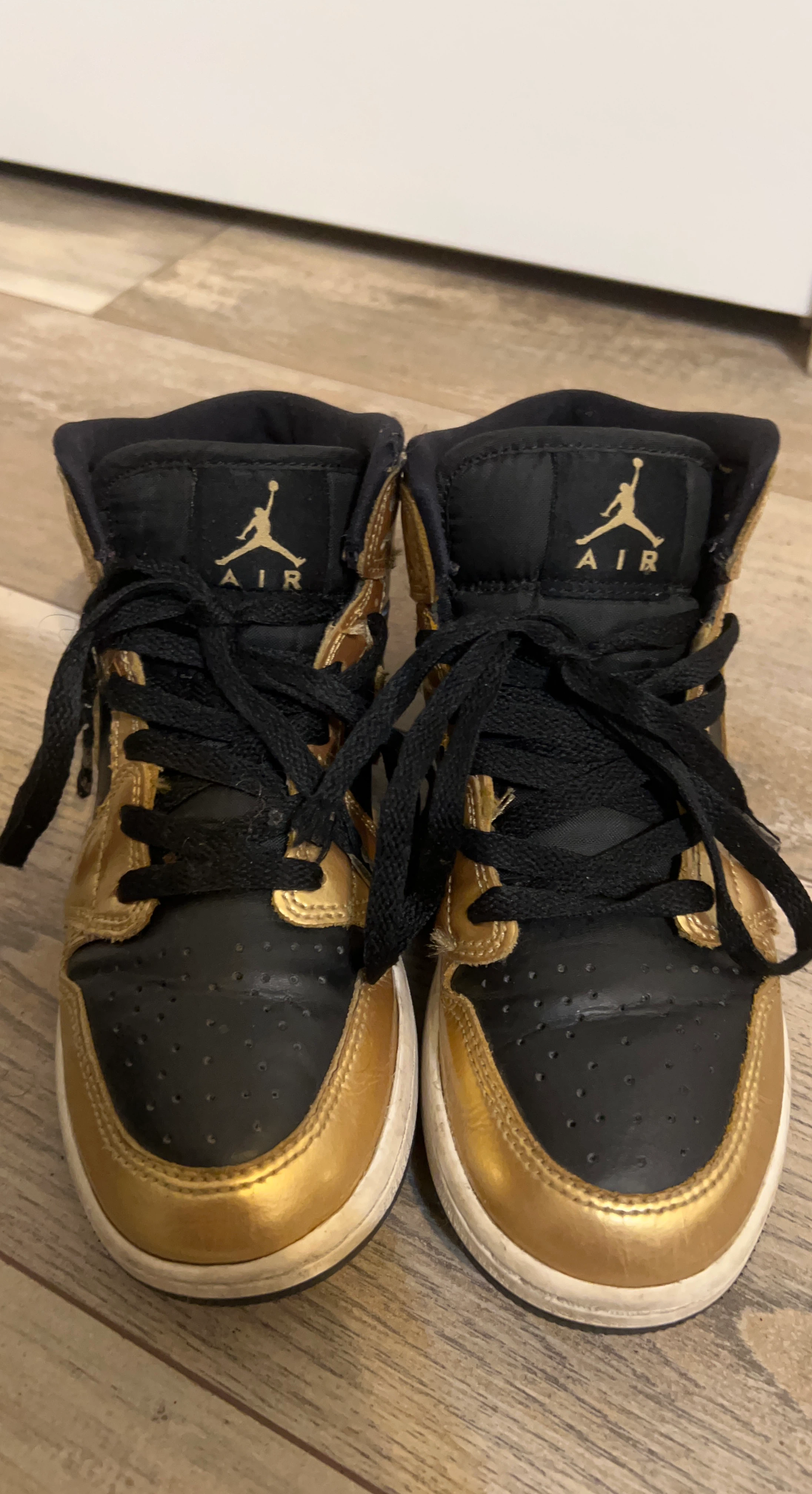 Nike Air Jordan 1 Mid Gold Black Size 4Y