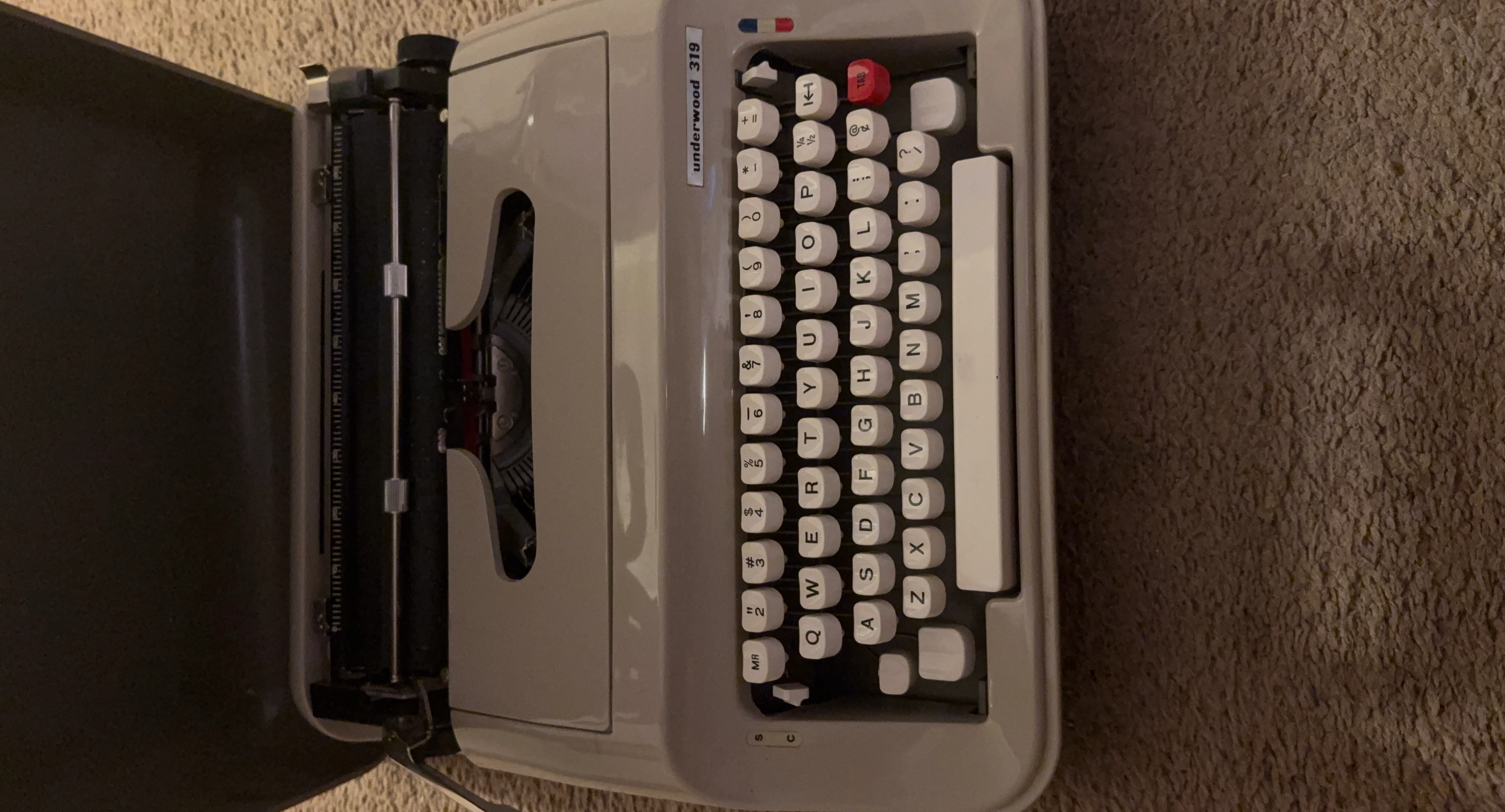 Underwood 319 Portable Typewriter