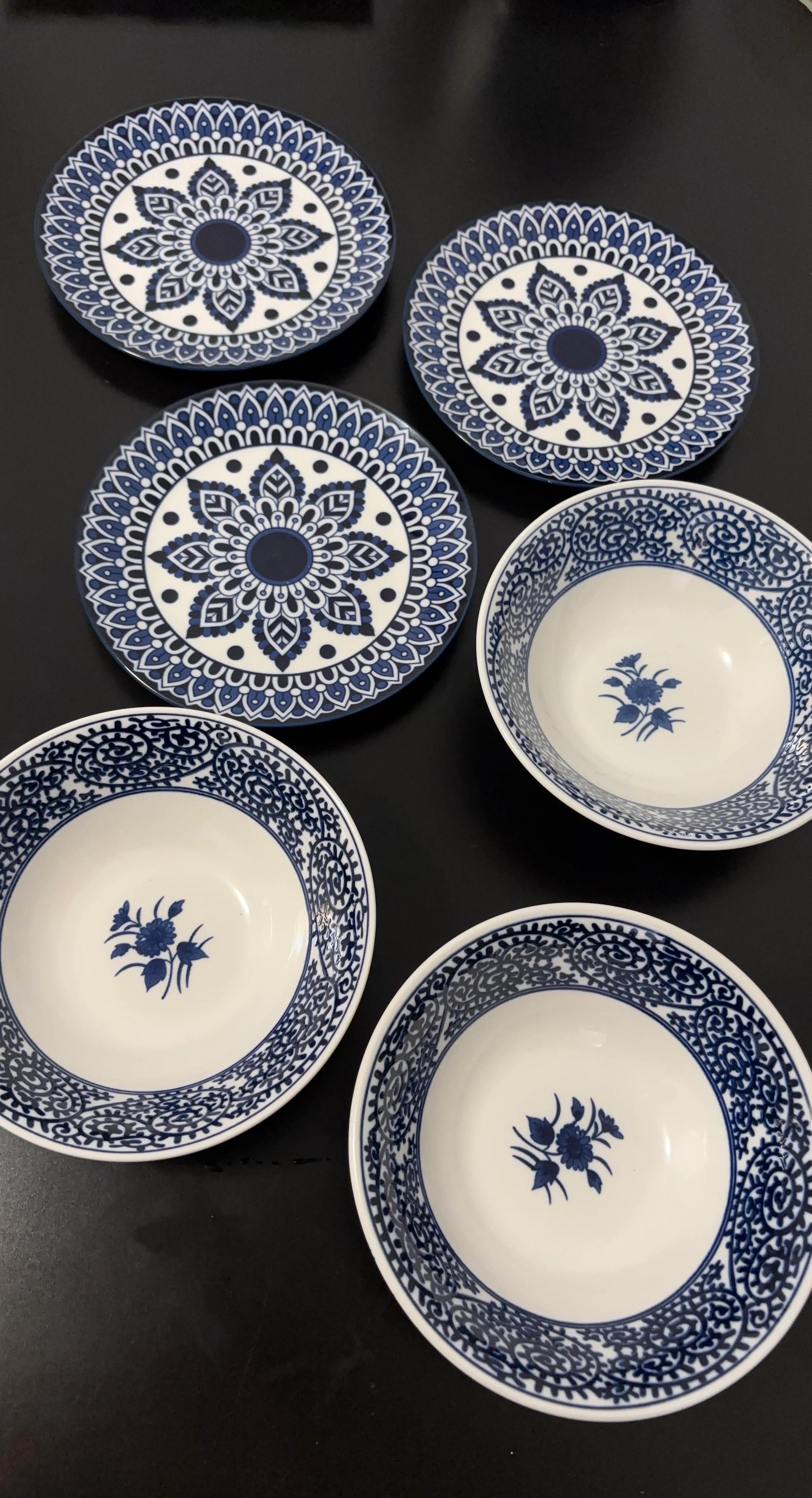 CasaModerna Blue and White Dinnerware Set