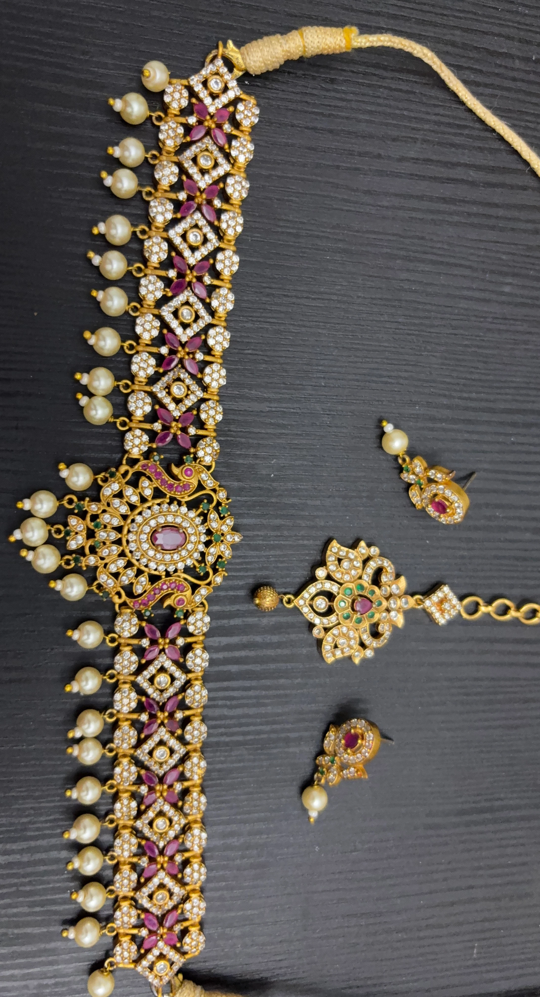 Traditional Indian Jewellery Set with Pearls