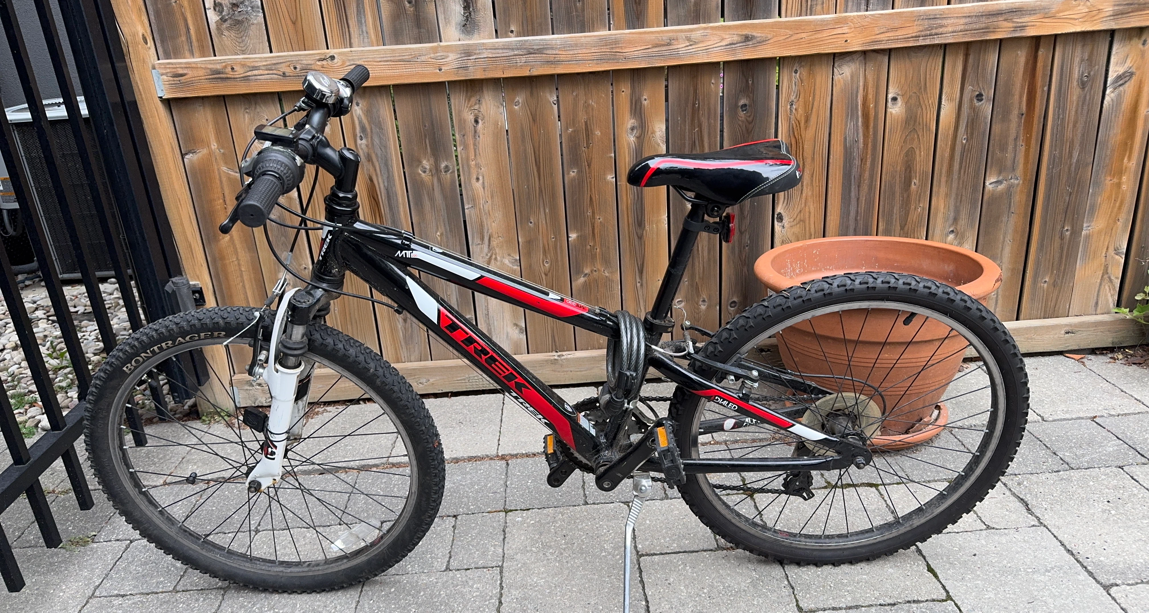 Trek MT 220 Kids Mountain Bike