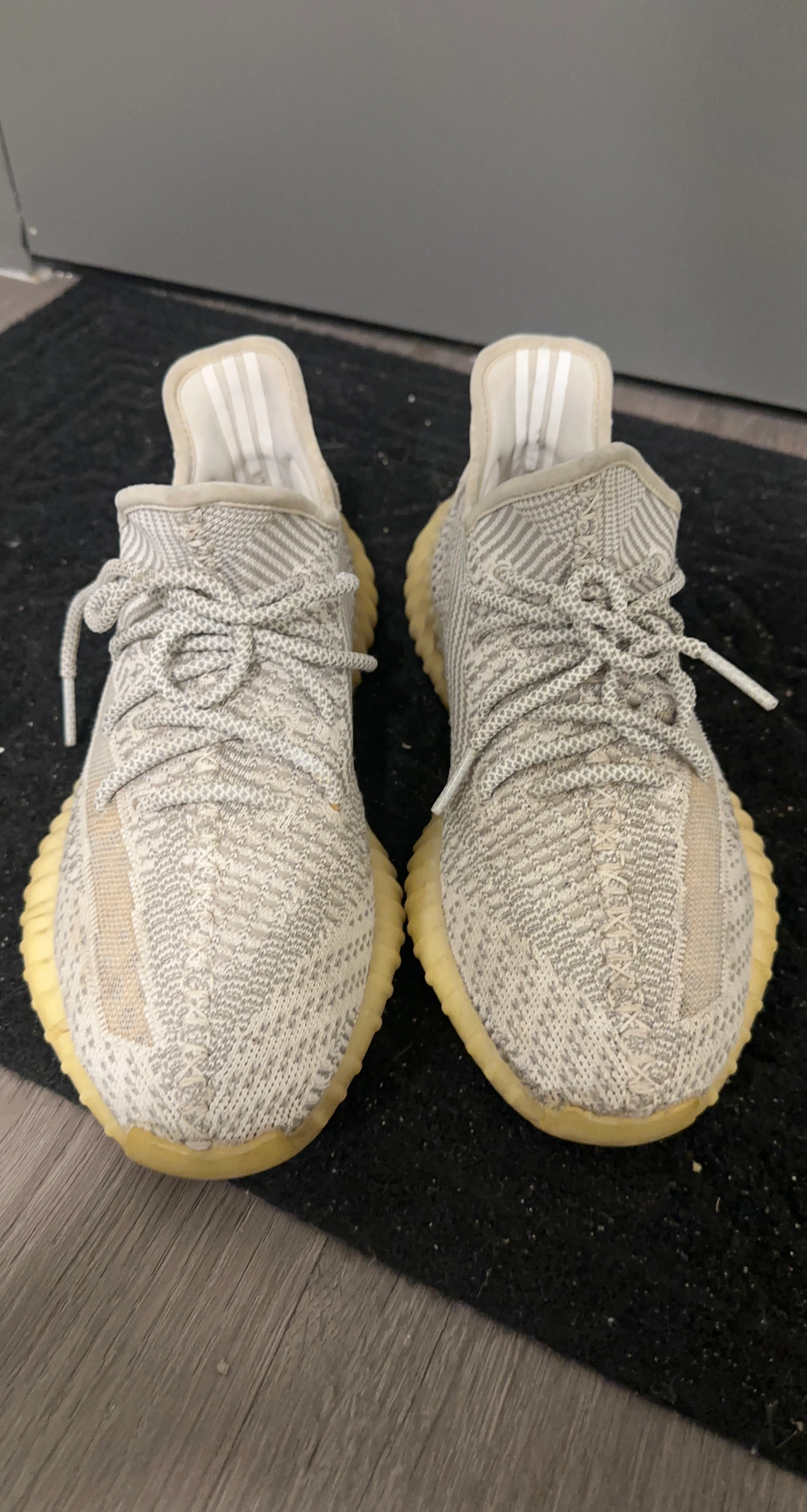 Adidas Yeezy Boost 350 V2 Size 9