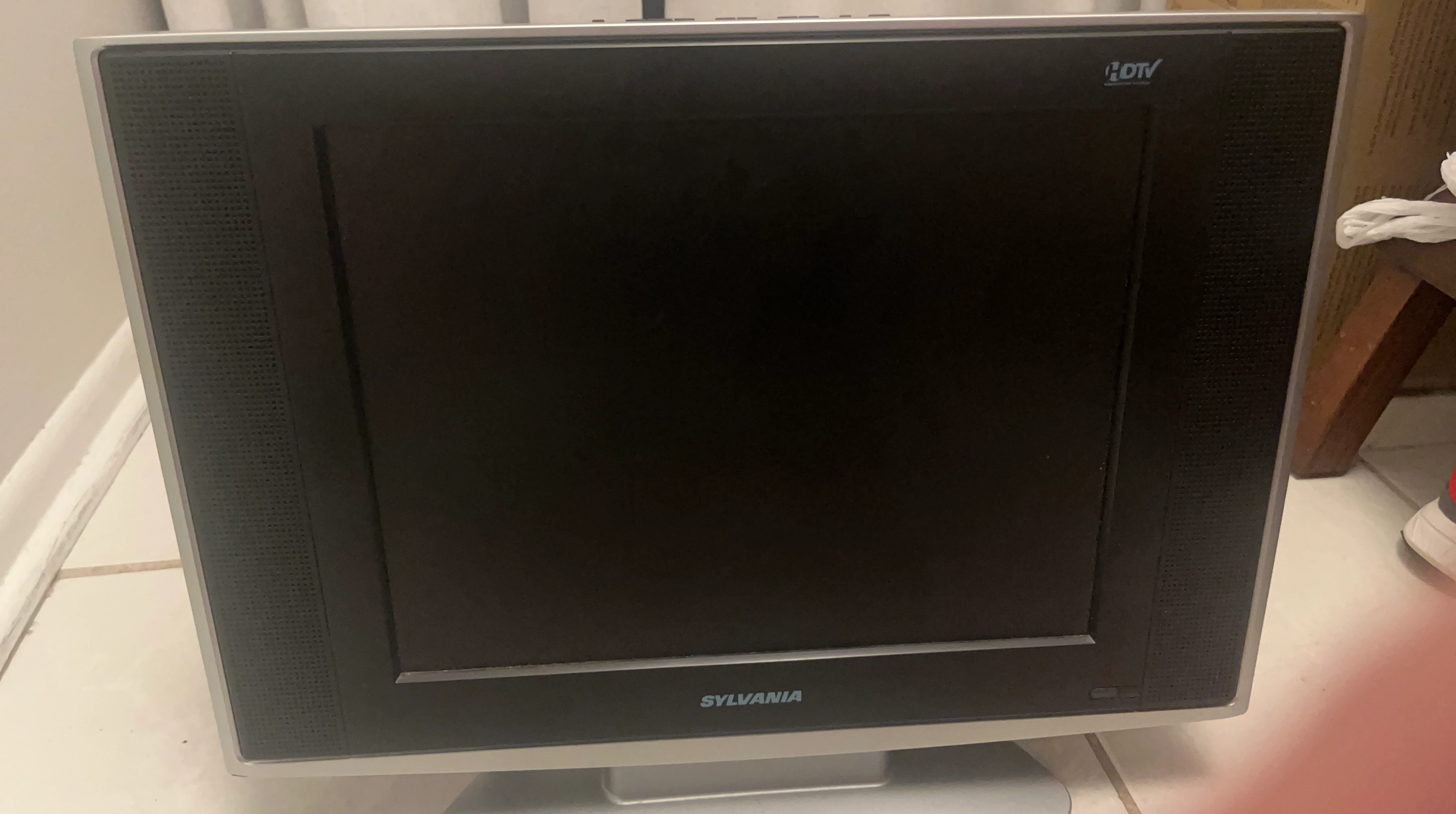 Sylvania LD155SC8 LCD TV/DVD Combination