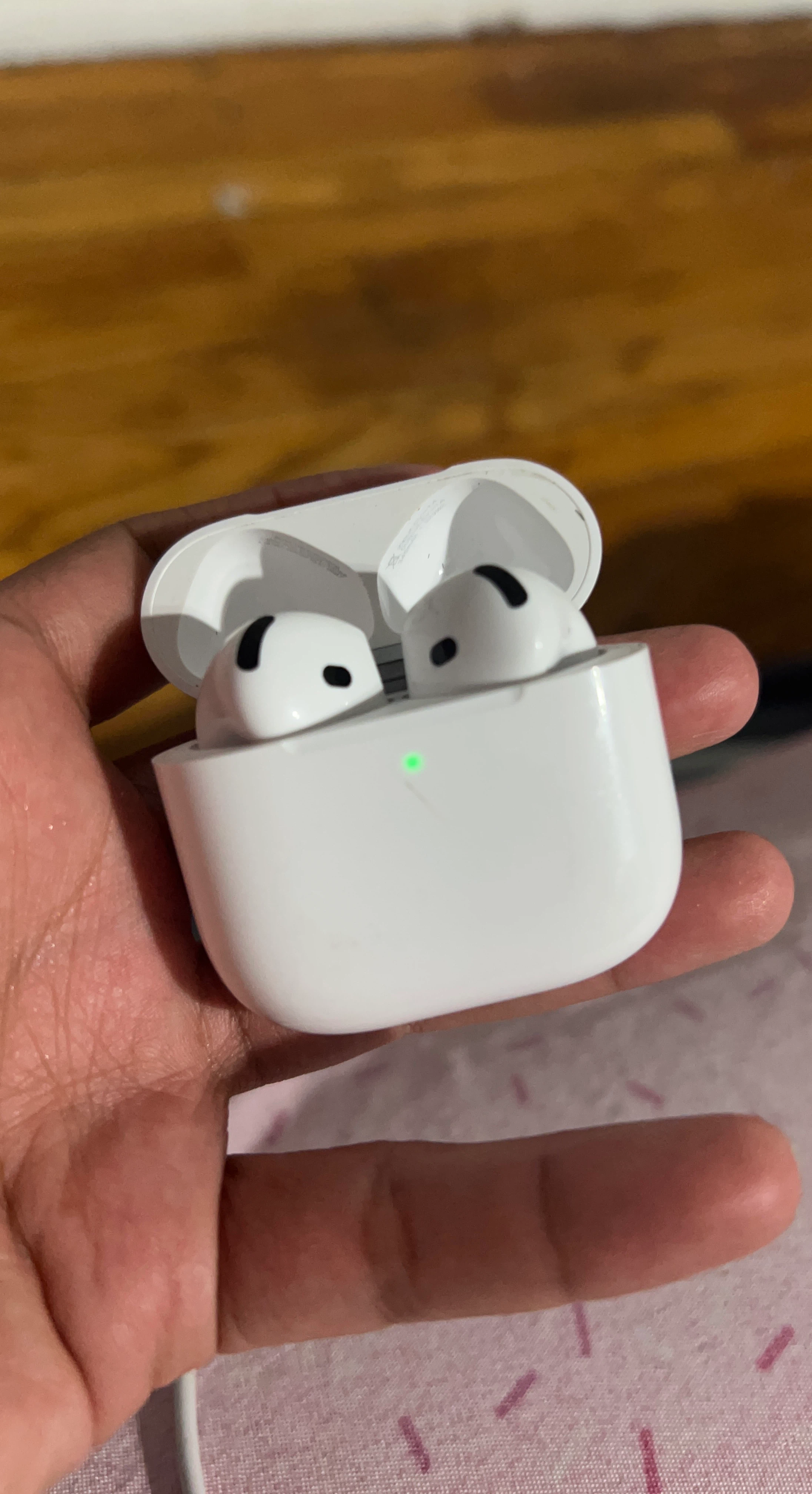 Apple AirPods Wireless Charging Case