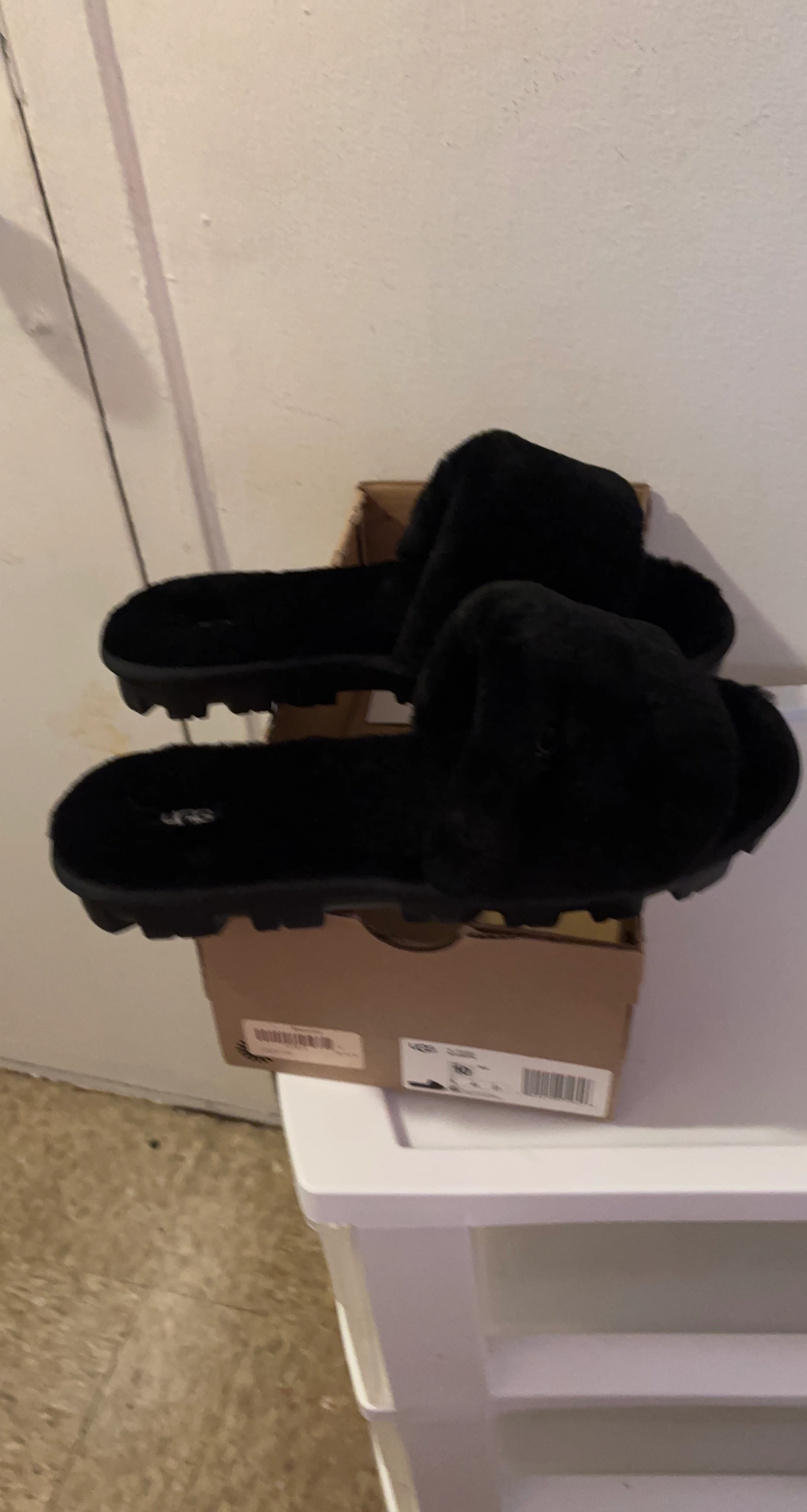 UGG Fluff Yeah Black Slides